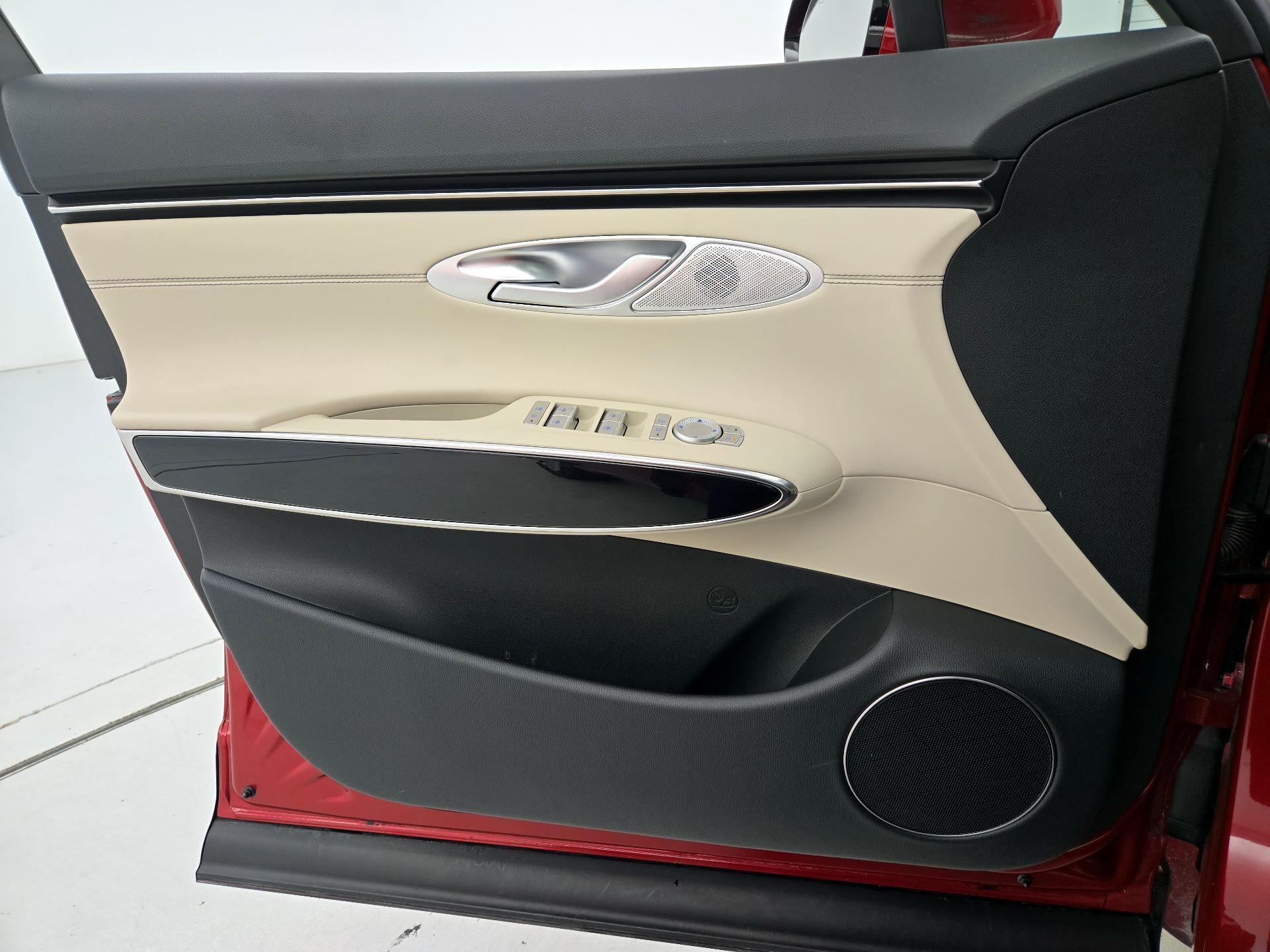 Thumbnail: 2023 Genesis GV70 - 12