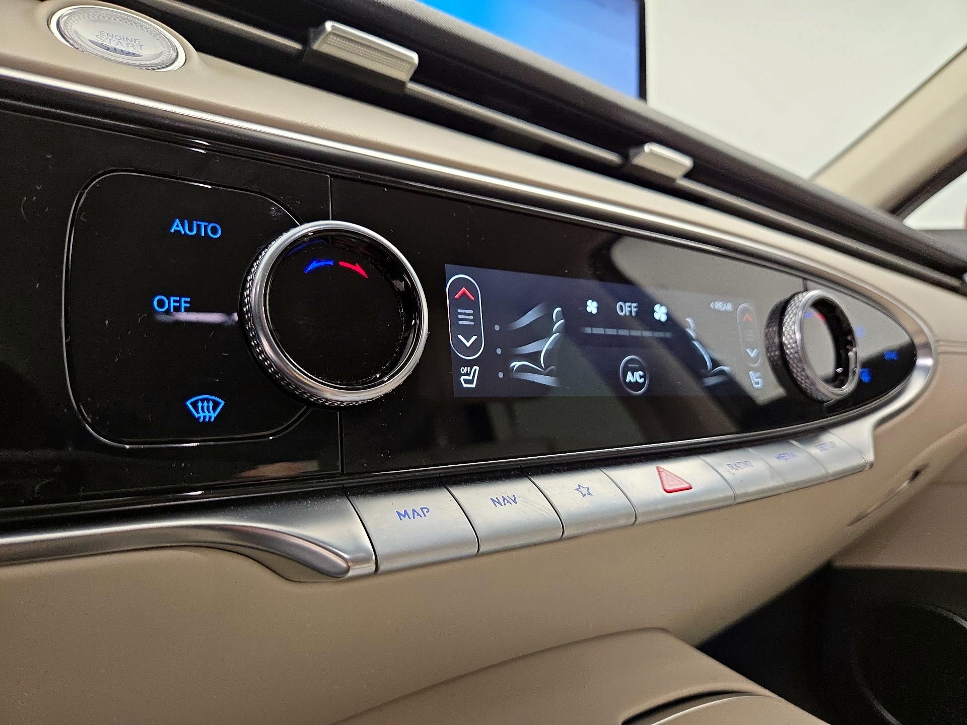 Thumbnail: 2023 Genesis GV70 - 17