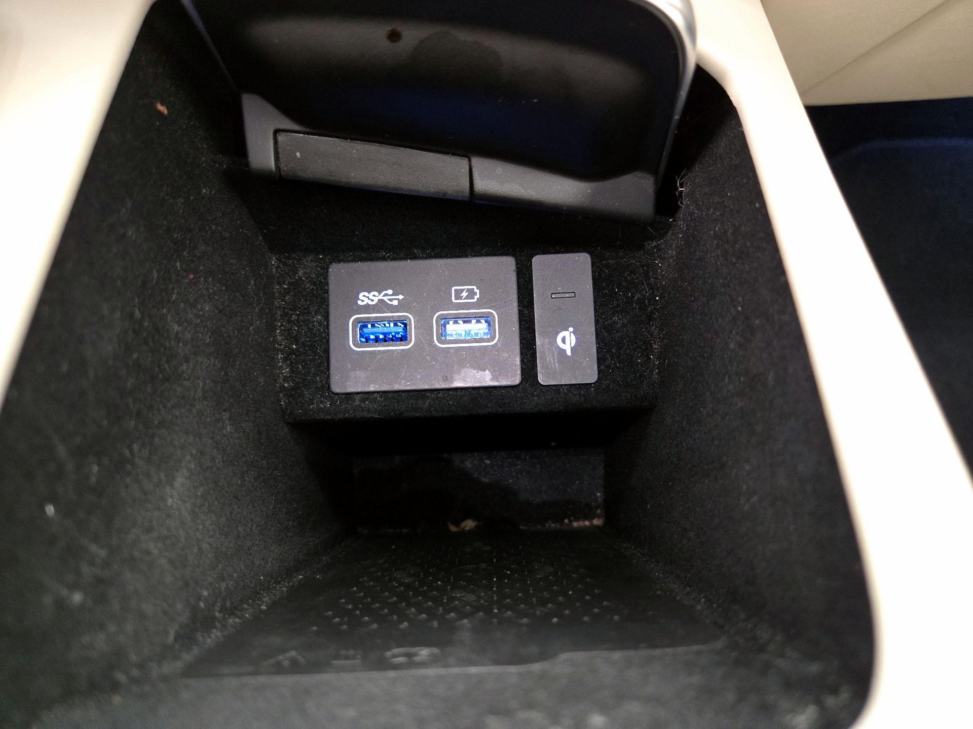 Thumbnail: 2023 Genesis GV70 - 19