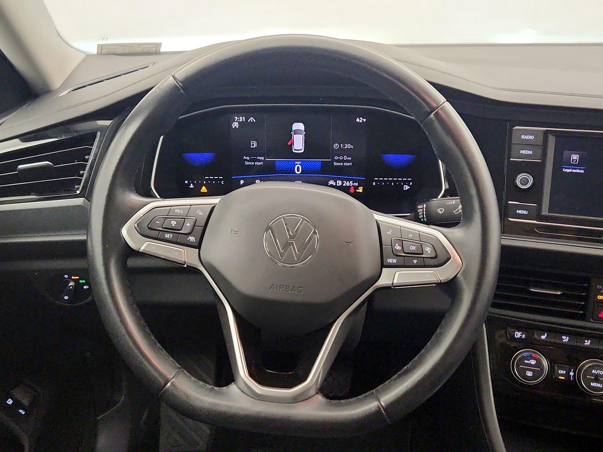 Thumbnail: 2024 Volkswagen Jetta - 10