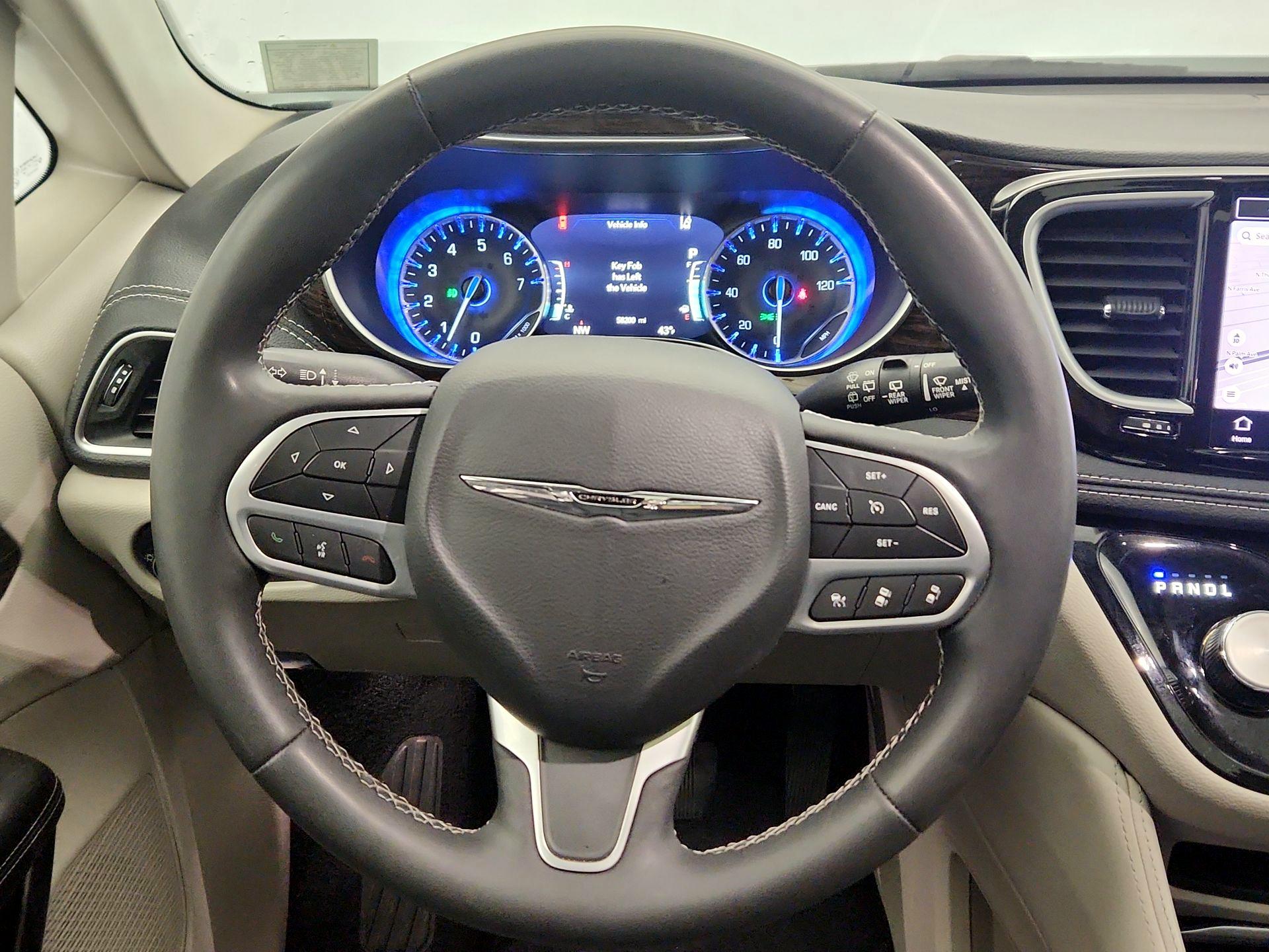 Thumbnail: 2023 Chrysler Pacifica - 10