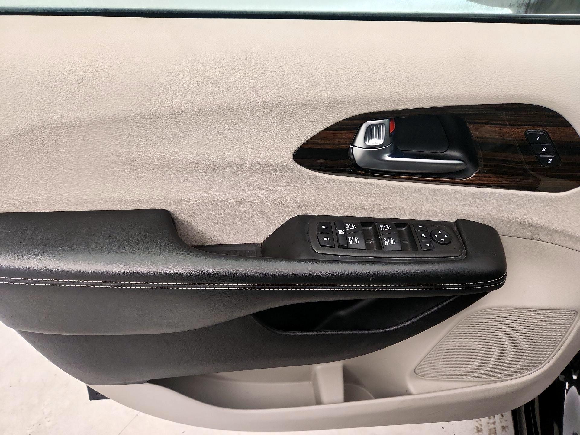 Thumbnail: 2023 Chrysler Pacifica - 12