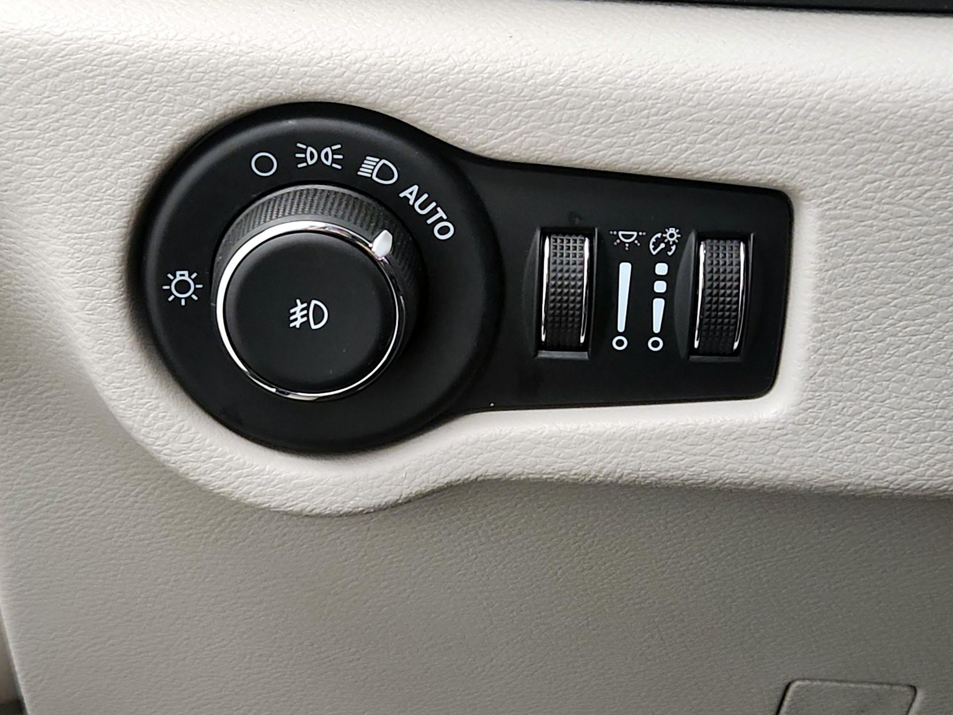 Thumbnail: 2023 Chrysler Pacifica - 13