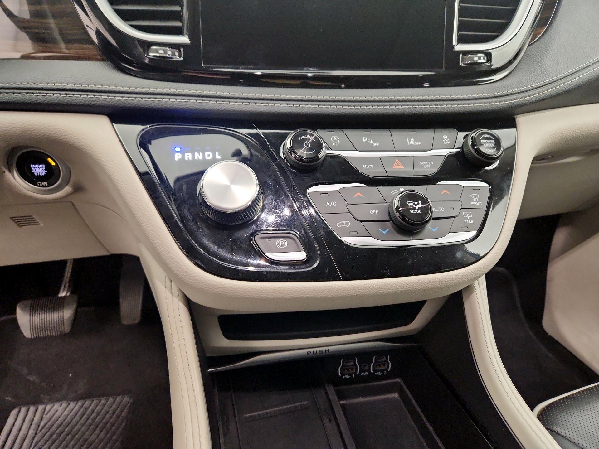 Thumbnail: 2023 Chrysler Pacifica - 18