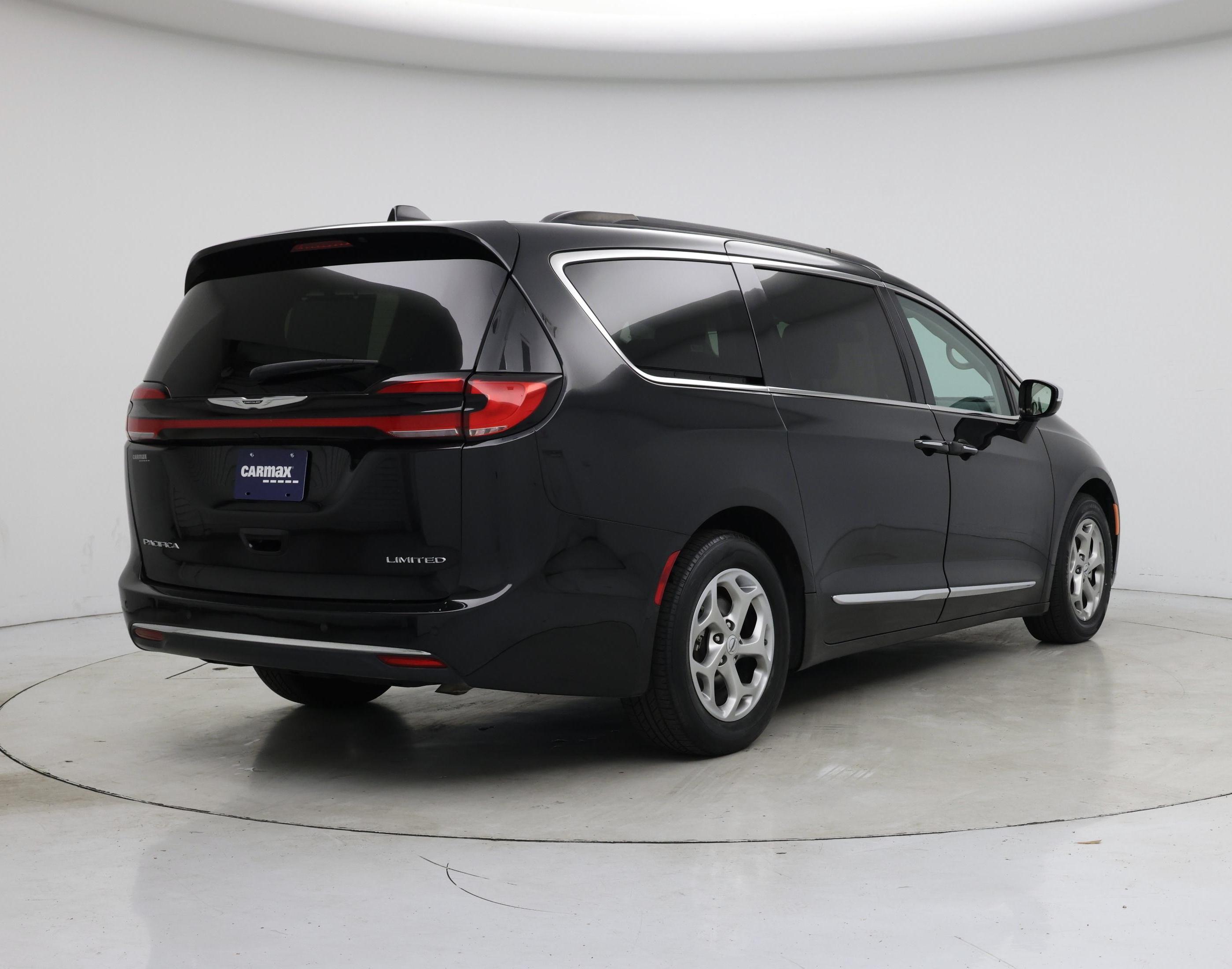 Thumbnail: 2023 Chrysler Pacifica - 8