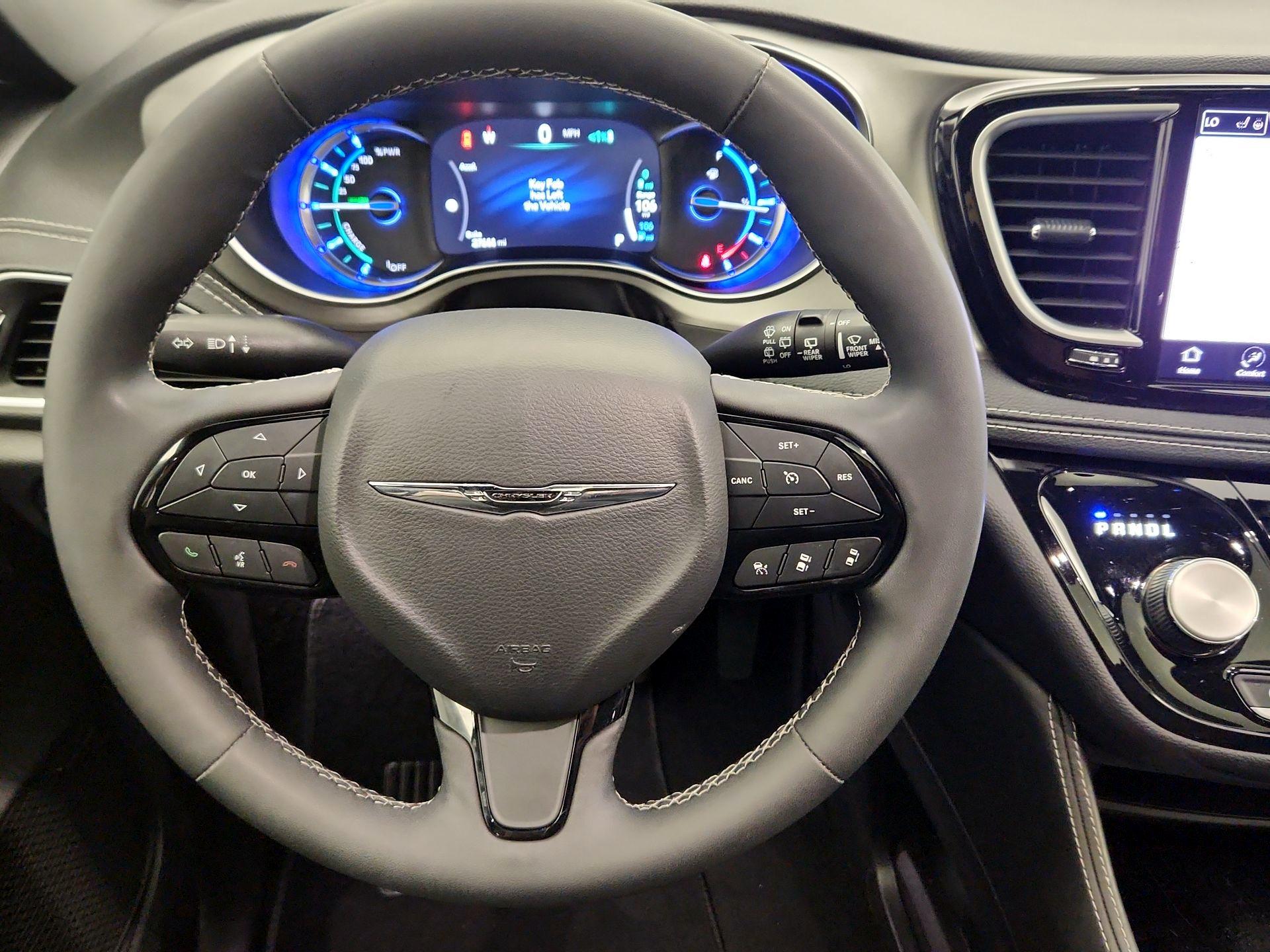 Thumbnail: 2022 Chrysler Pacifica - 10