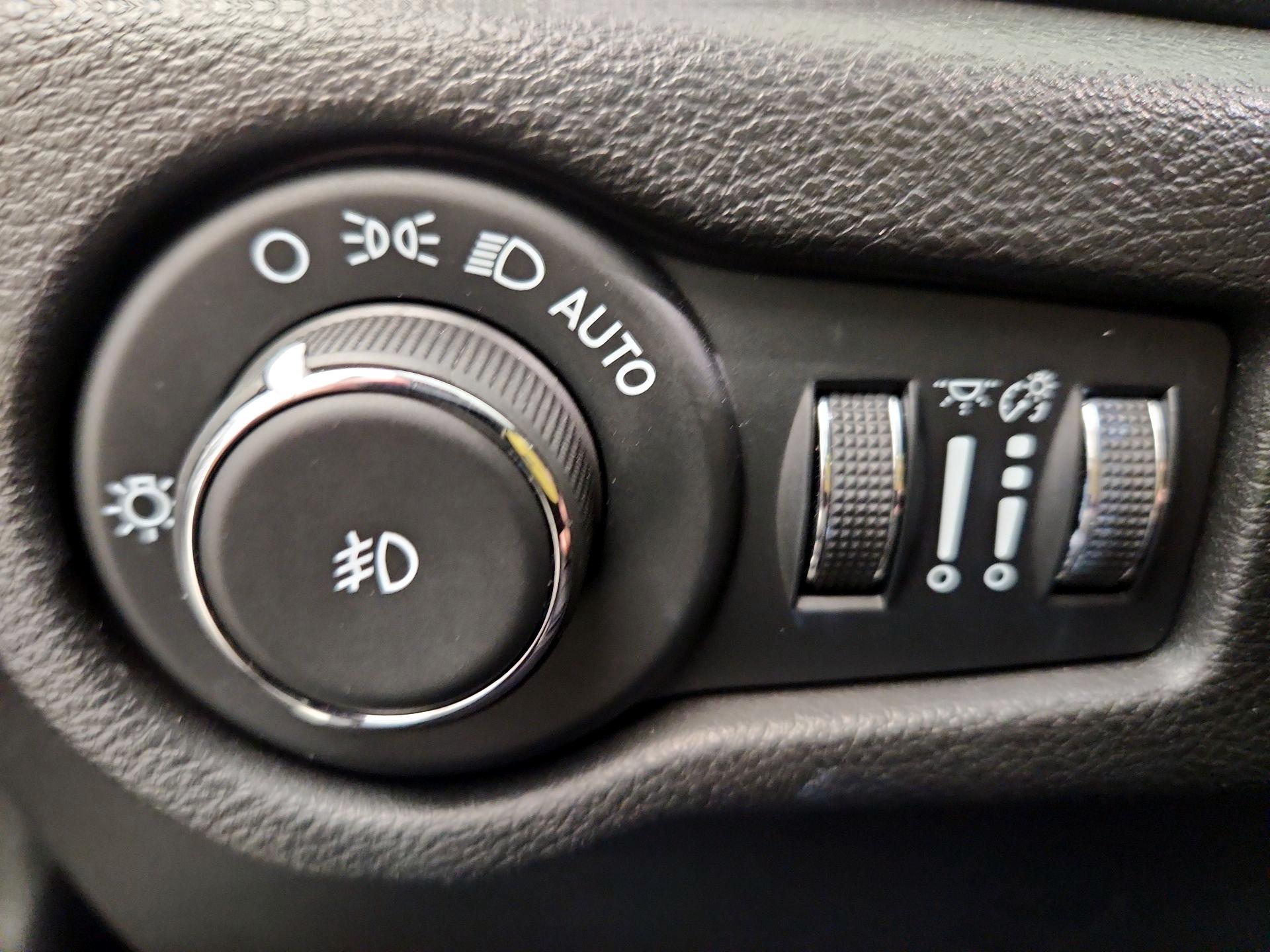 Thumbnail: 2022 Chrysler Pacifica - 13