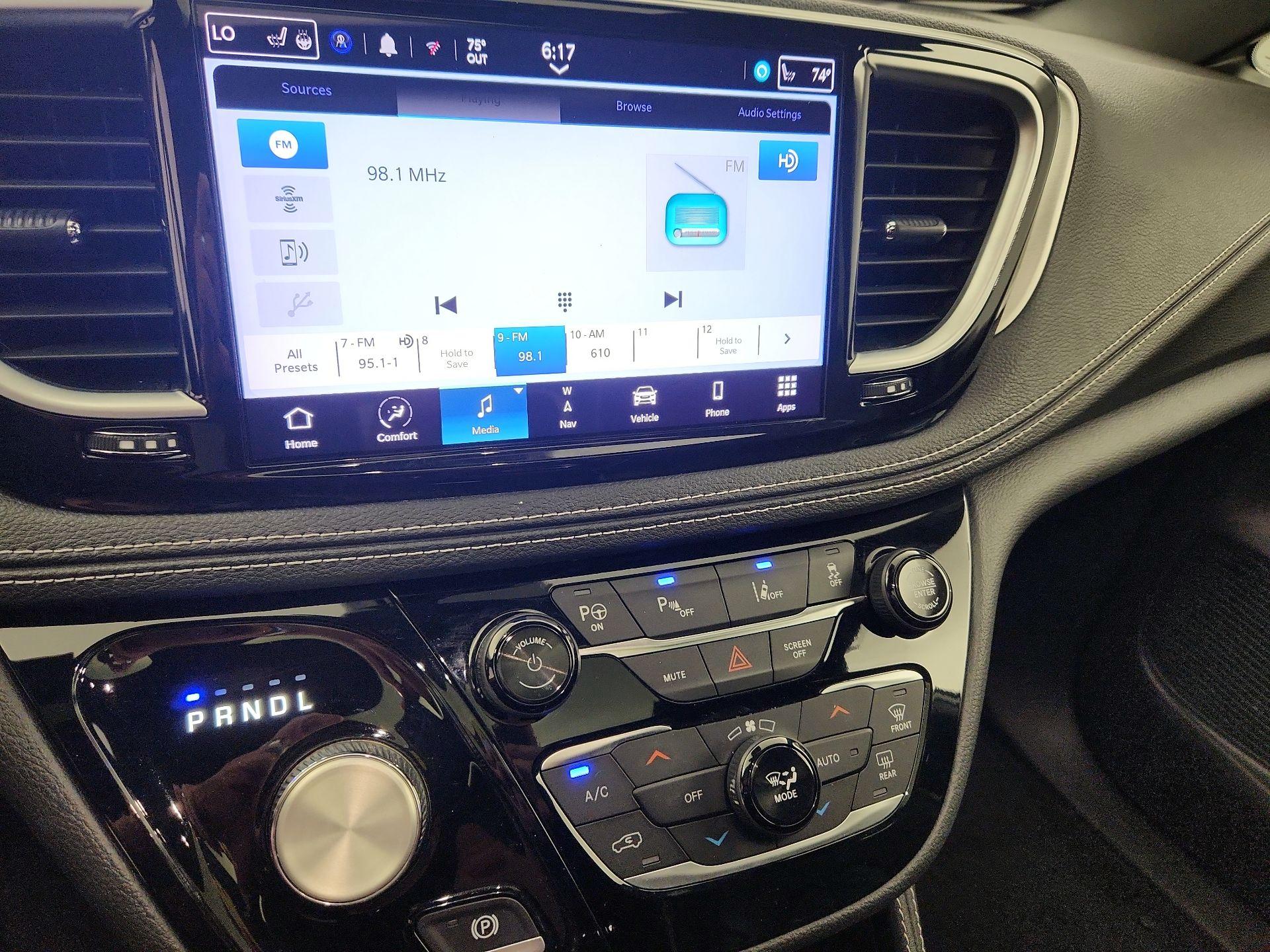 Thumbnail: 2022 Chrysler Pacifica - 16