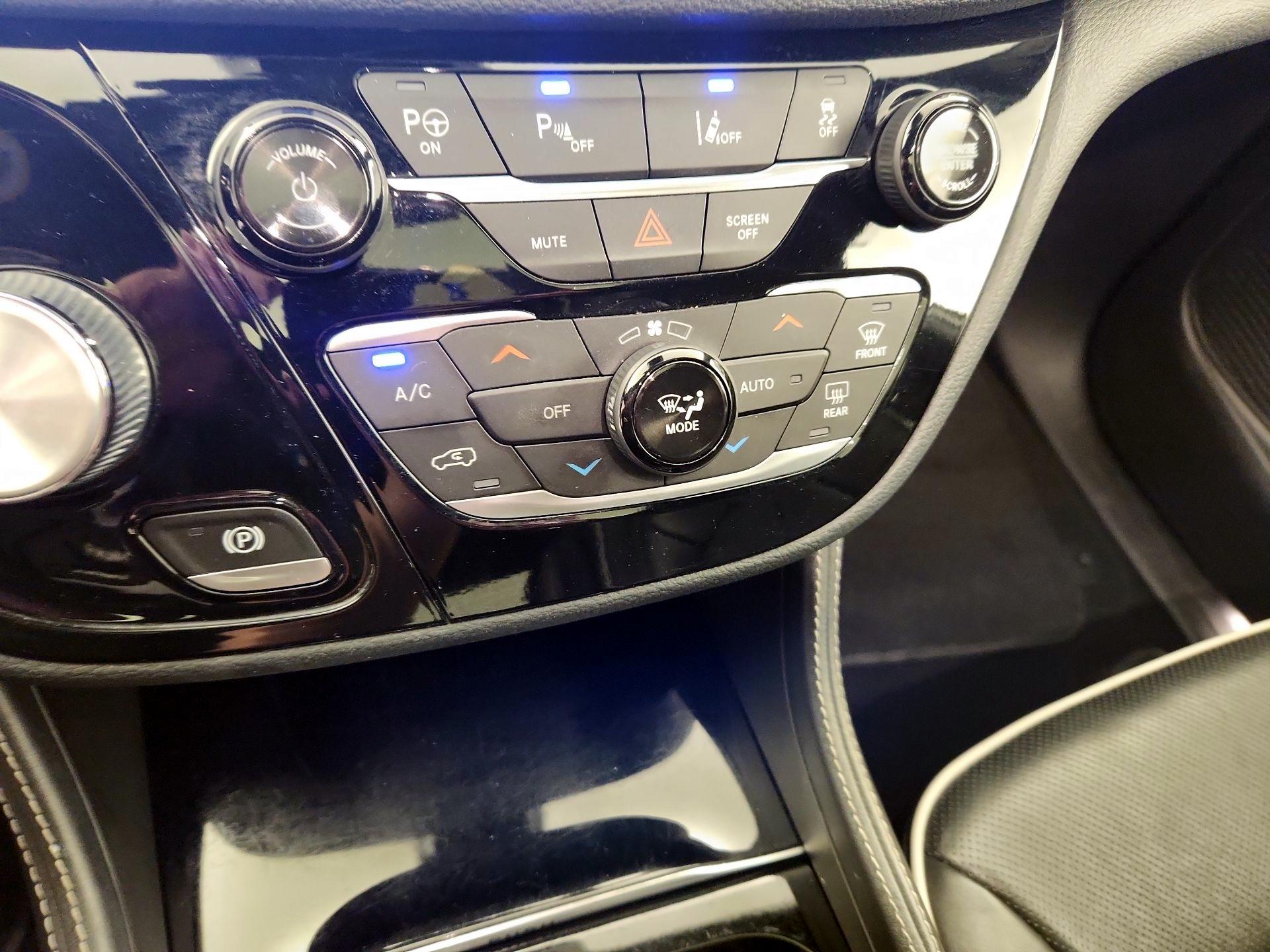 Thumbnail: 2022 Chrysler Pacifica - 17