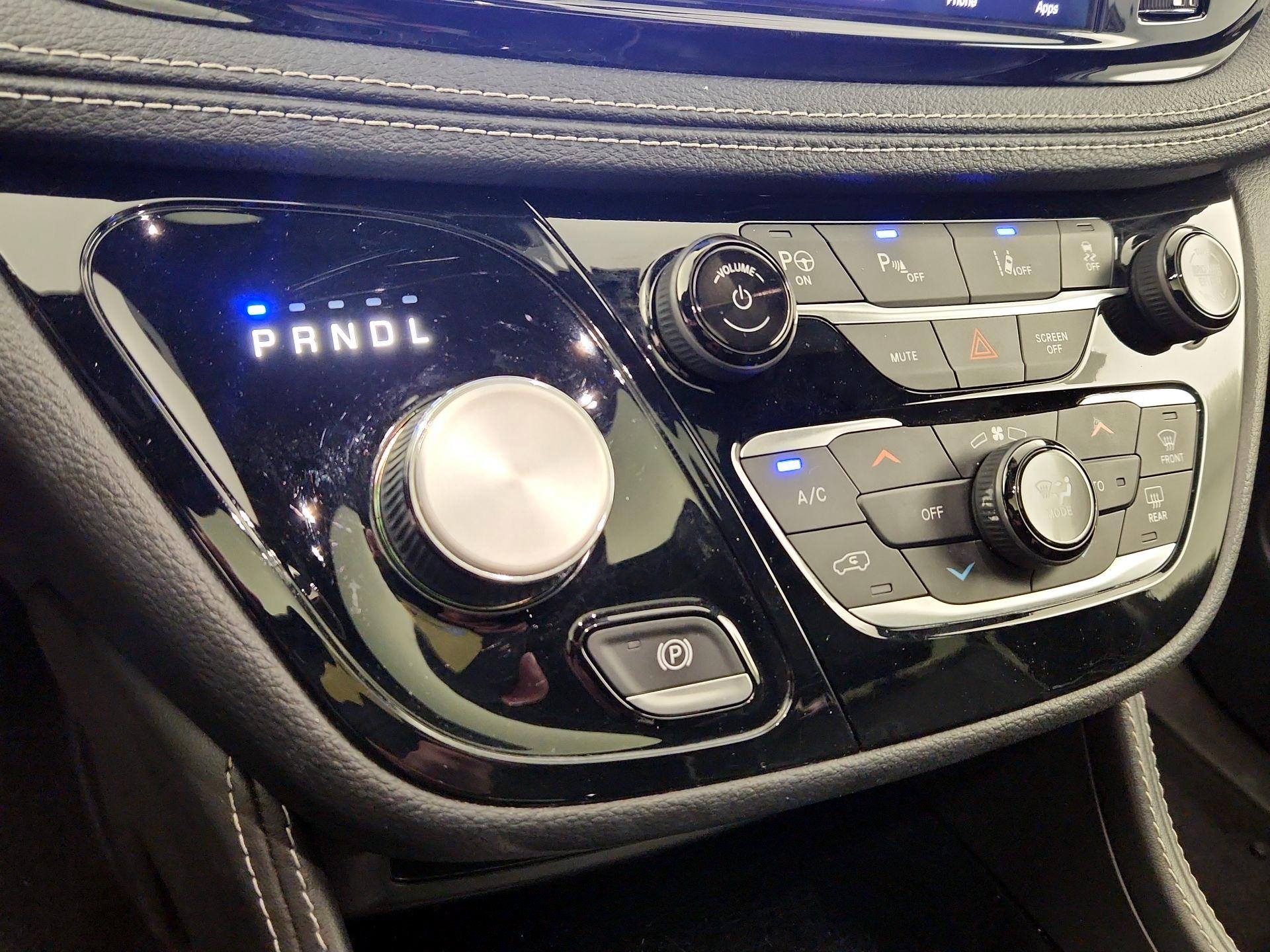 Thumbnail: 2022 Chrysler Pacifica - 18