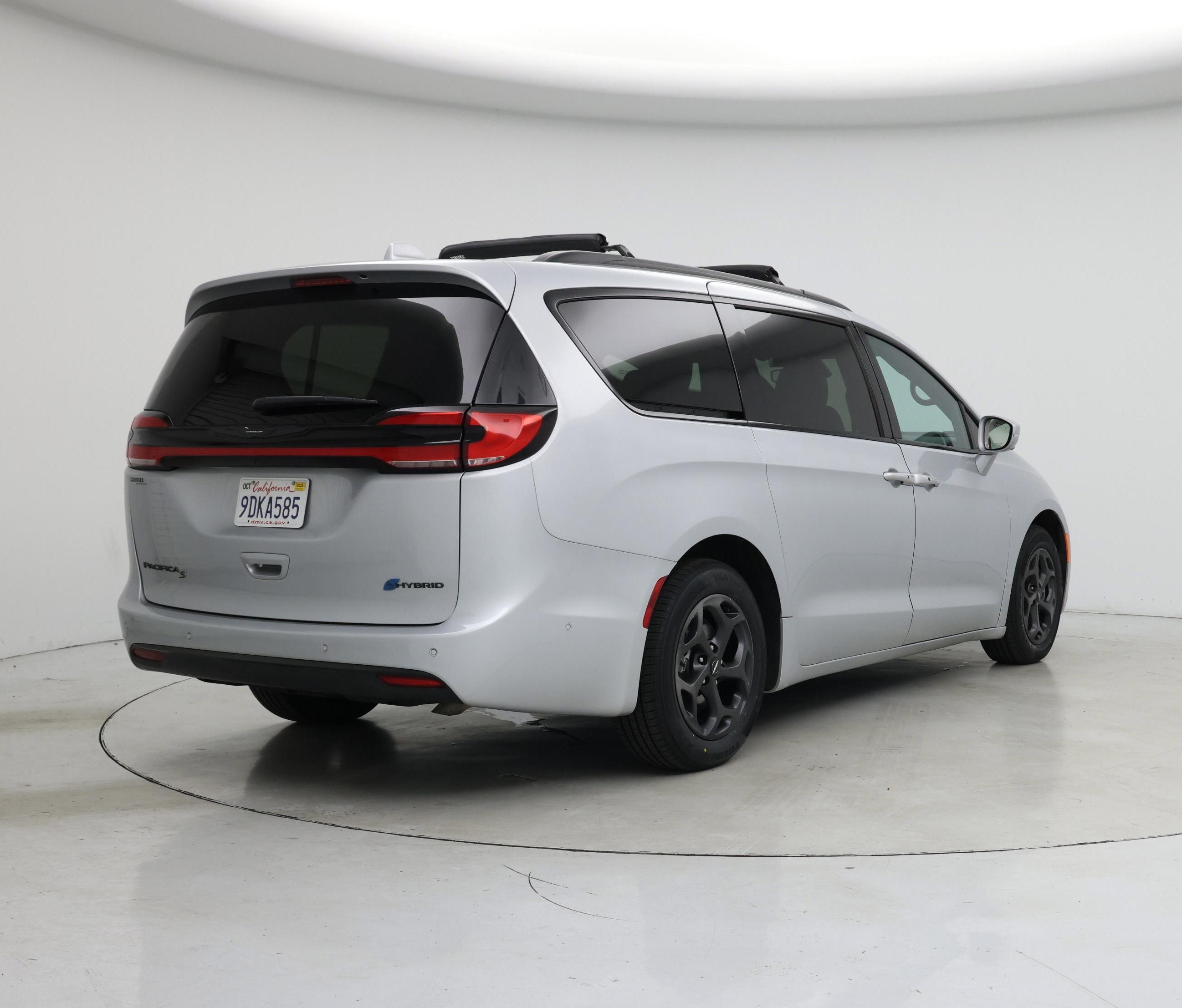 Thumbnail: 2022 Chrysler Pacifica - 8