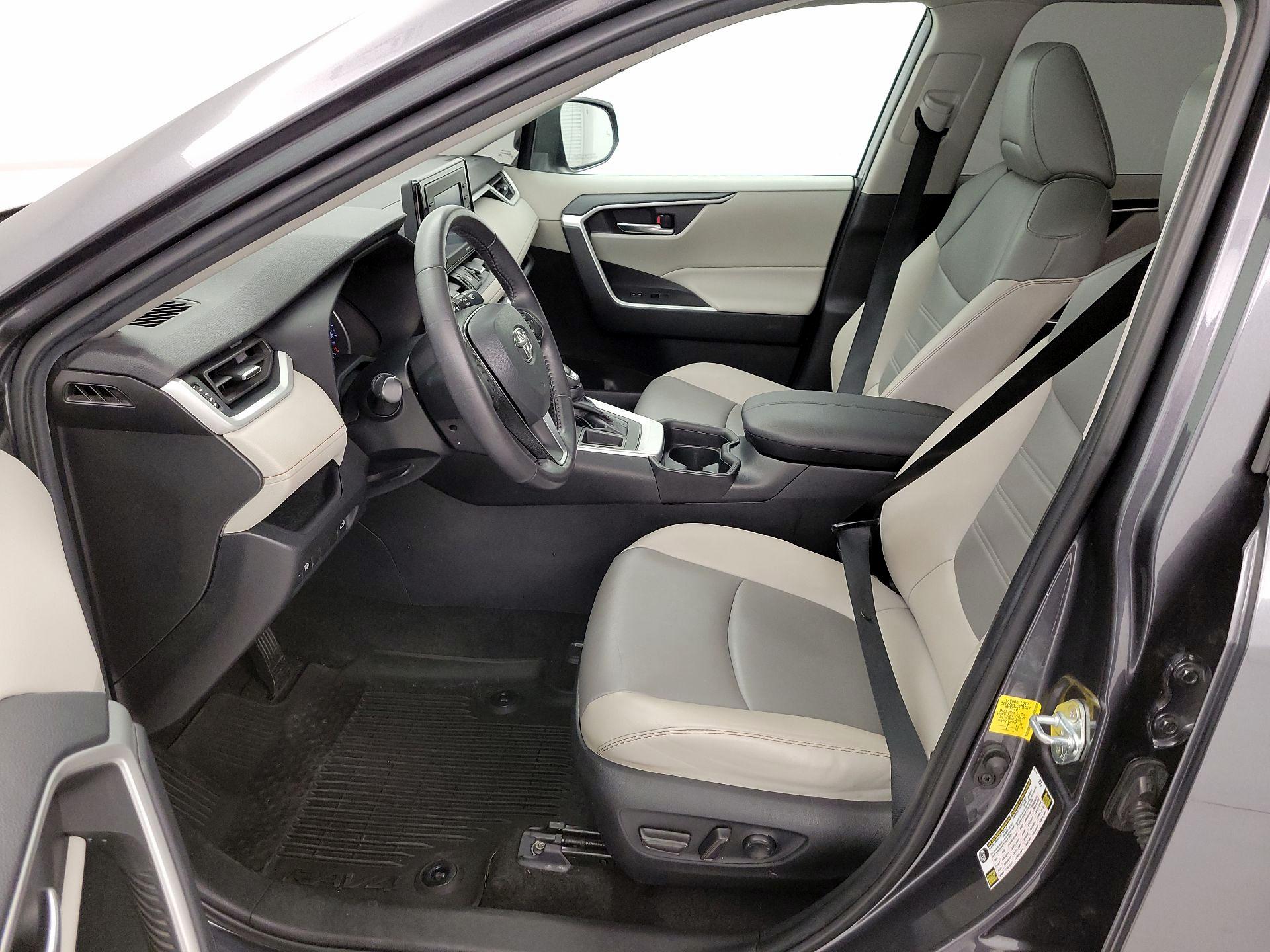 Thumbnail: 2021 Toyota RAV4 - 11