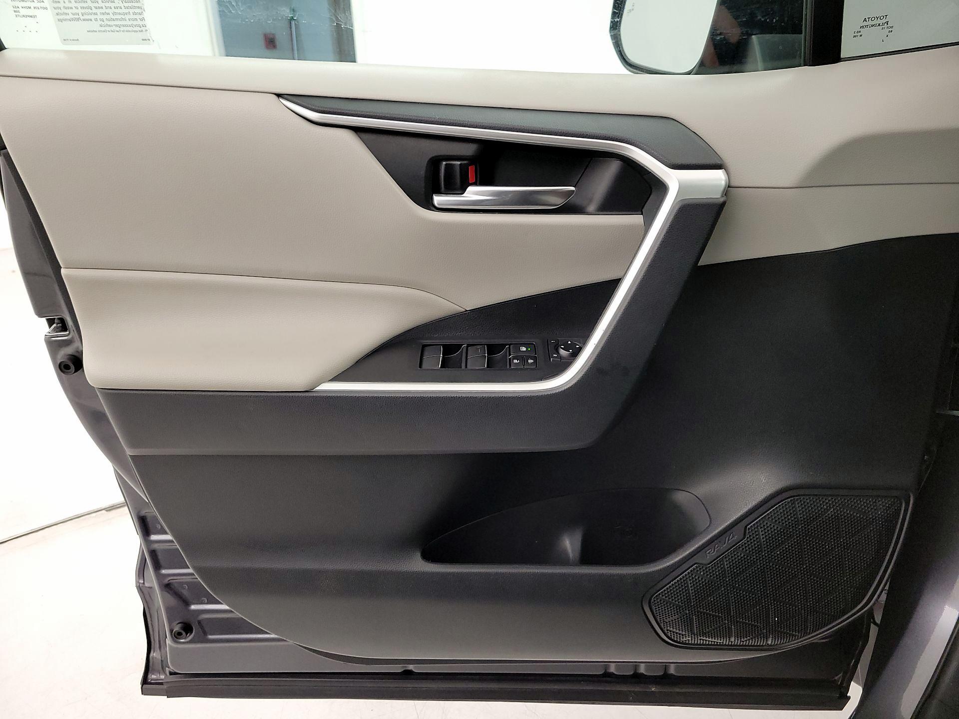 Thumbnail: 2021 Toyota RAV4 - 12