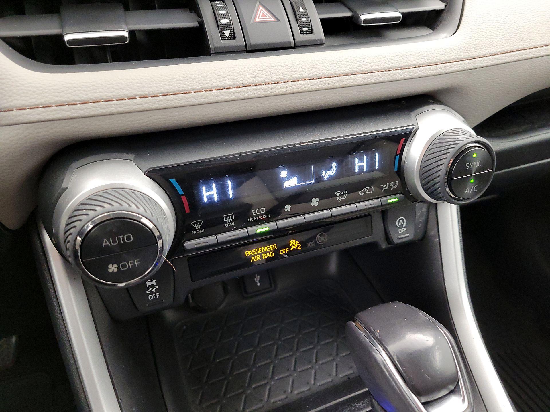 Thumbnail: 2021 Toyota RAV4 - 16