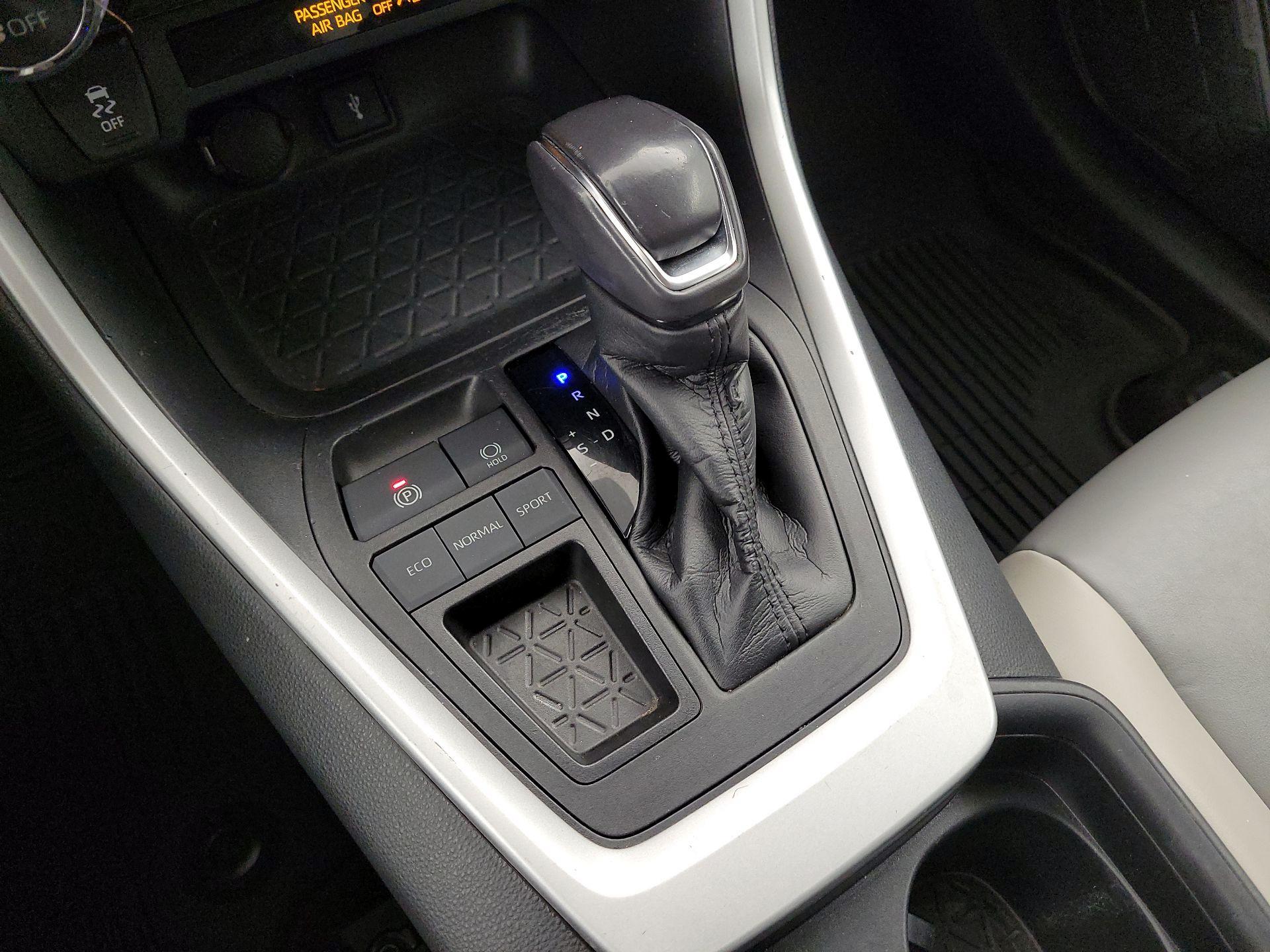 Thumbnail: 2021 Toyota RAV4 - 17