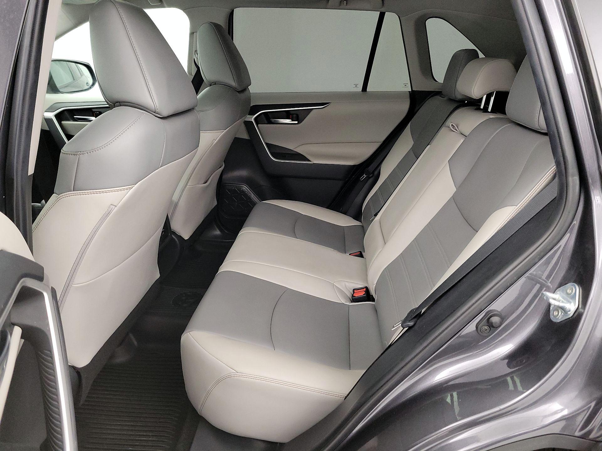 Thumbnail: 2021 Toyota RAV4 - 20