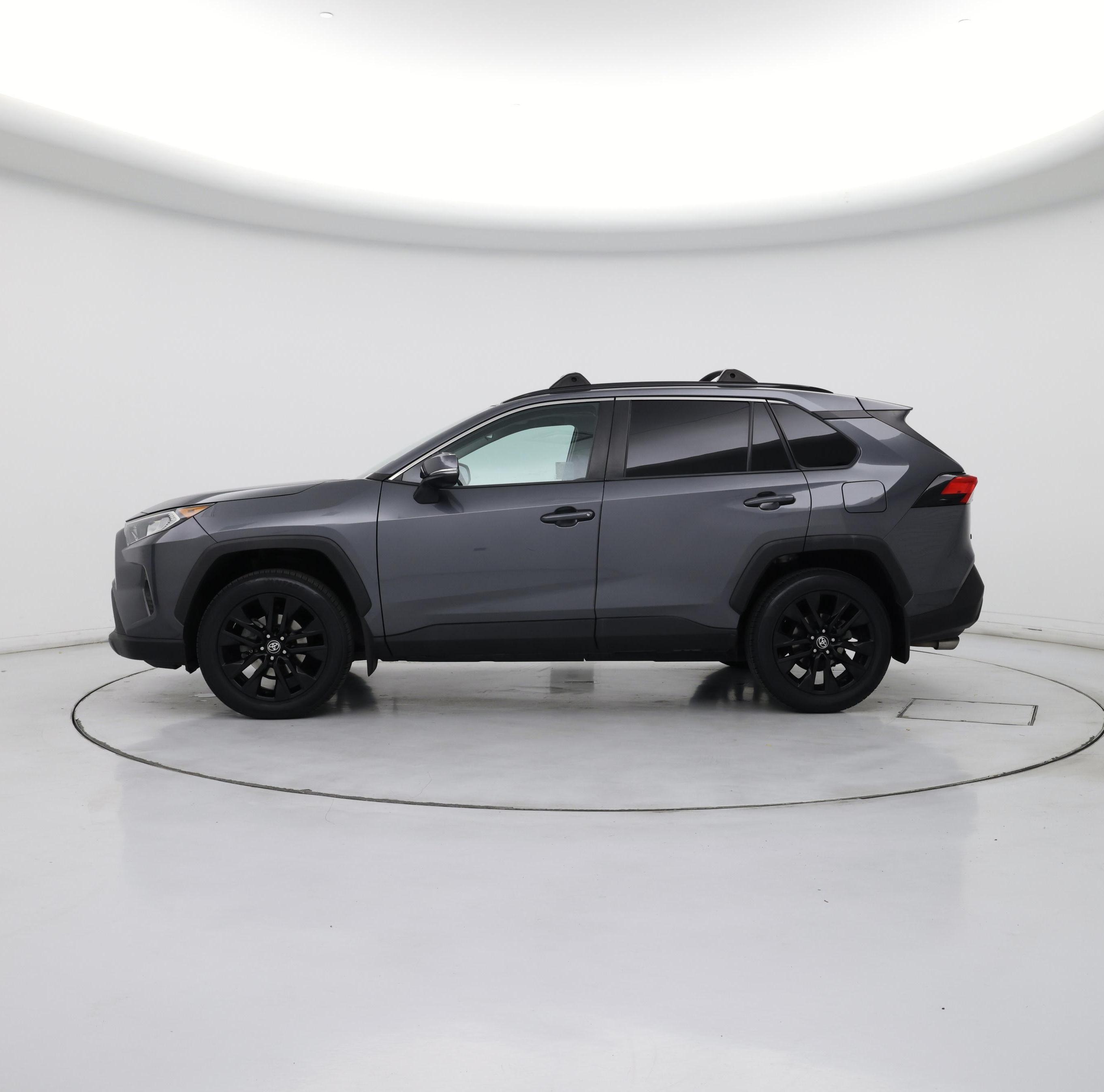 Thumbnail: 2021 Toyota RAV4 - 3