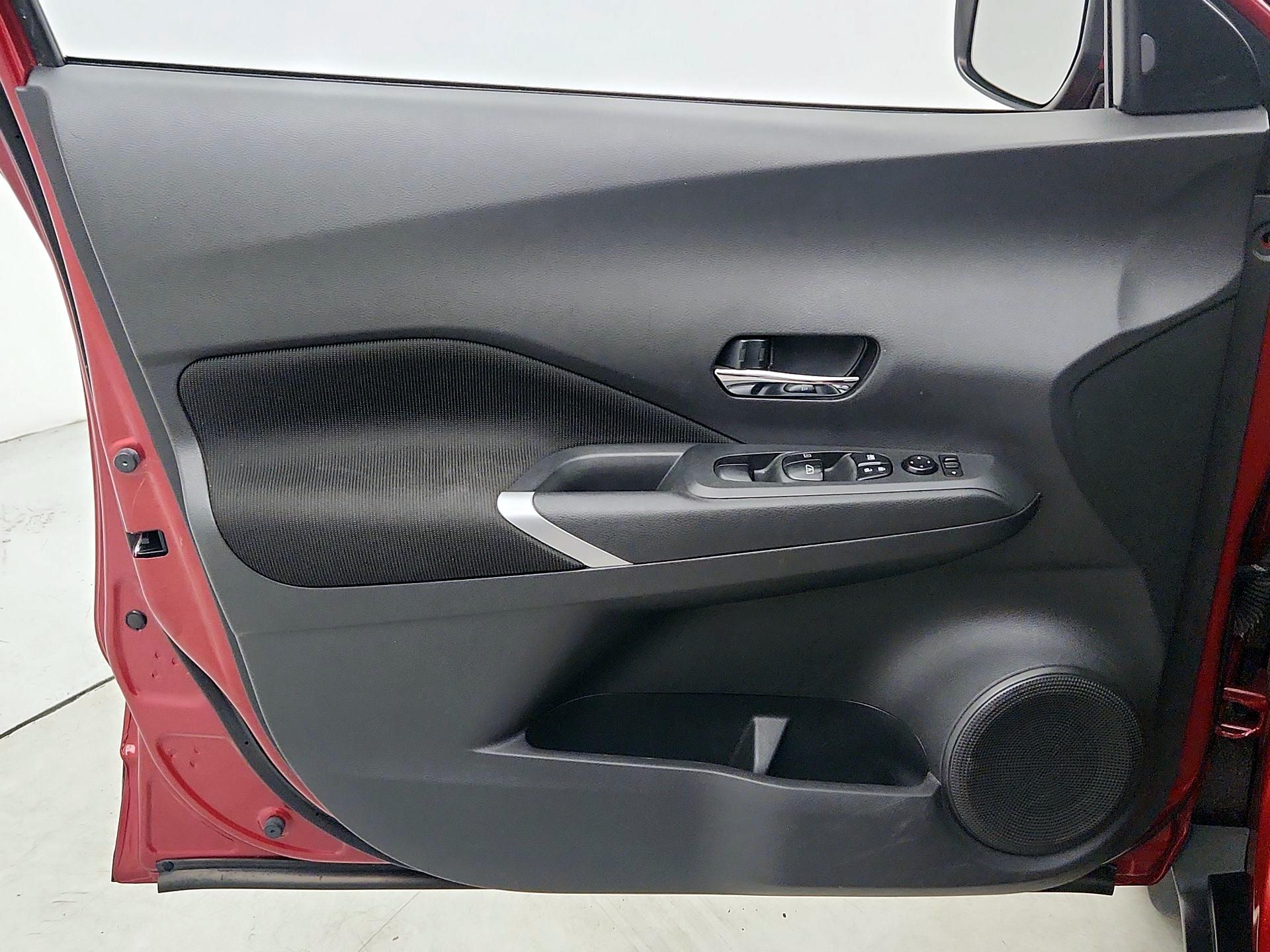 Thumbnail: 2021 Nissan Kicks - 12