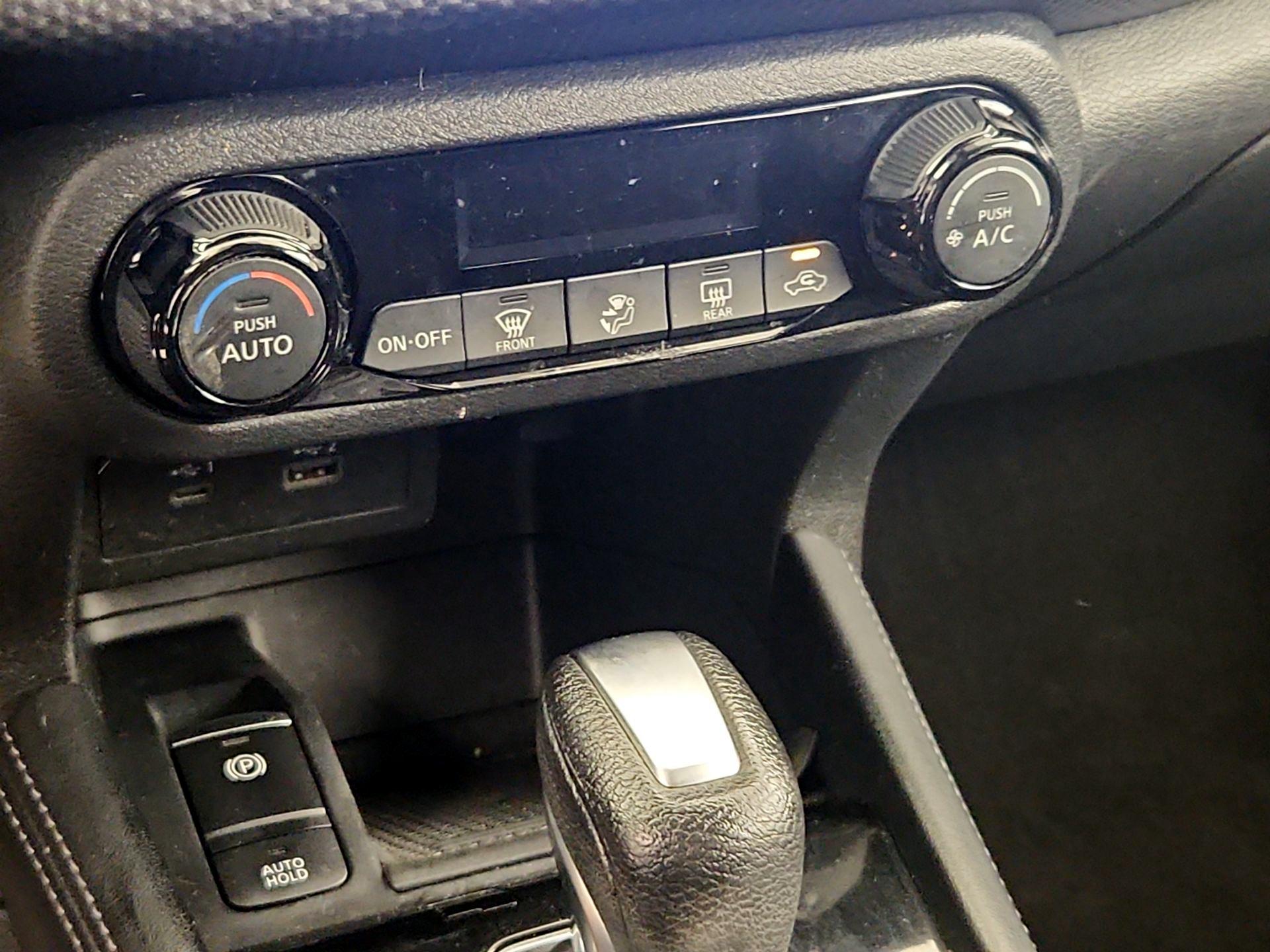 Thumbnail: 2021 Nissan Kicks - 16