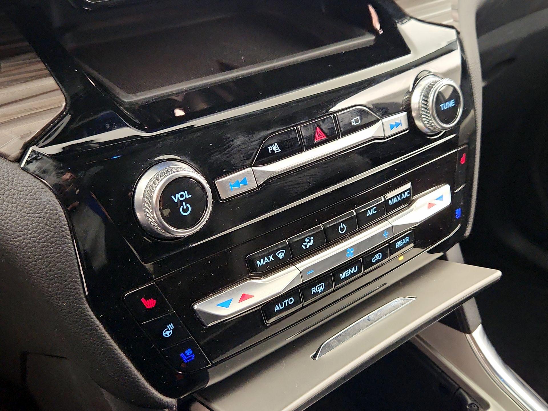 Thumbnail: 2023 Ford Explorer - 17