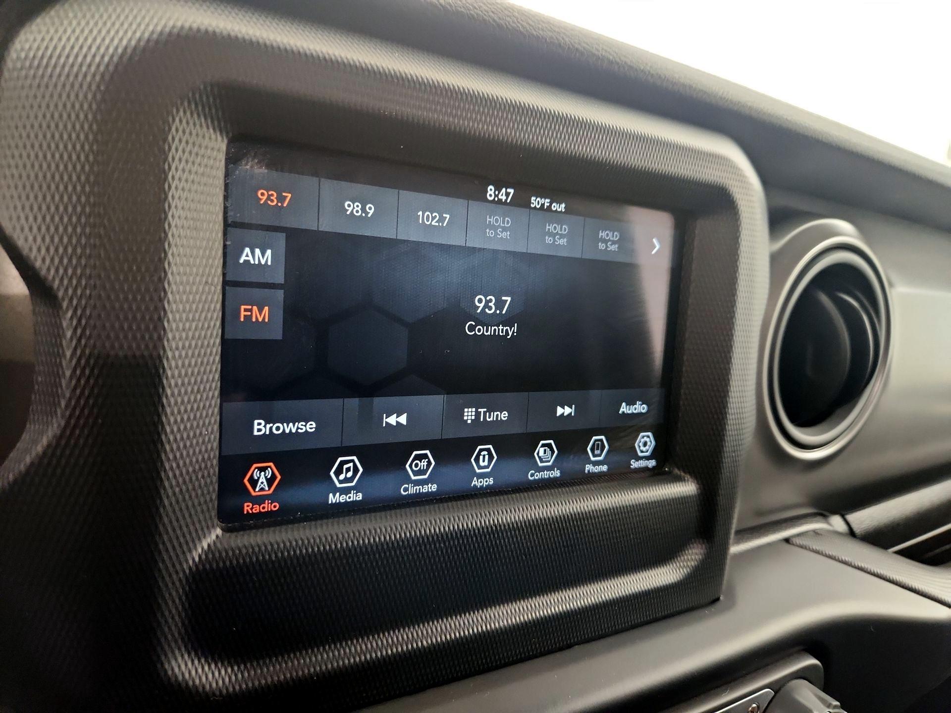 Thumbnail: 2022 Jeep Wrangler - 15