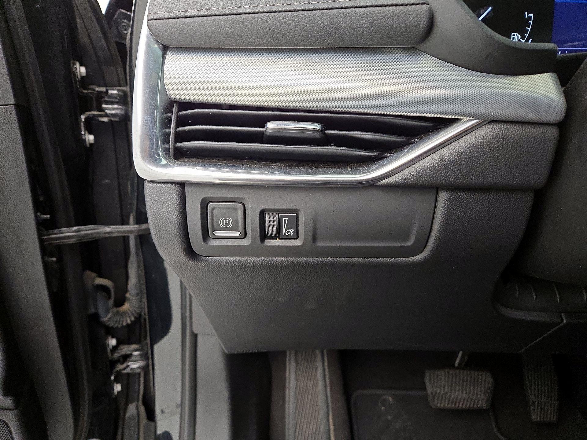 Thumbnail: 2023 Cadillac XT4 - 13