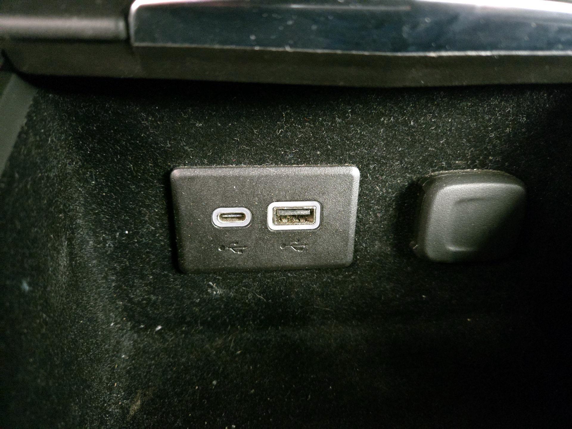 Thumbnail: 2023 Cadillac XT4 - 18