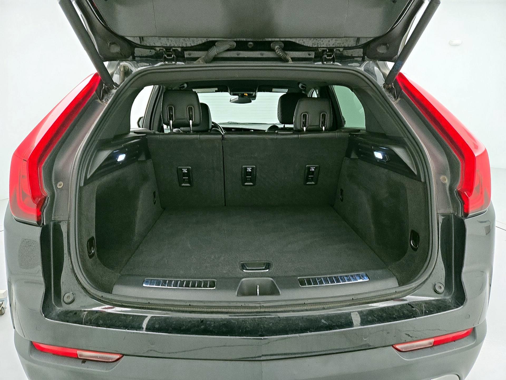 Thumbnail: 2023 Cadillac XT4 - 20