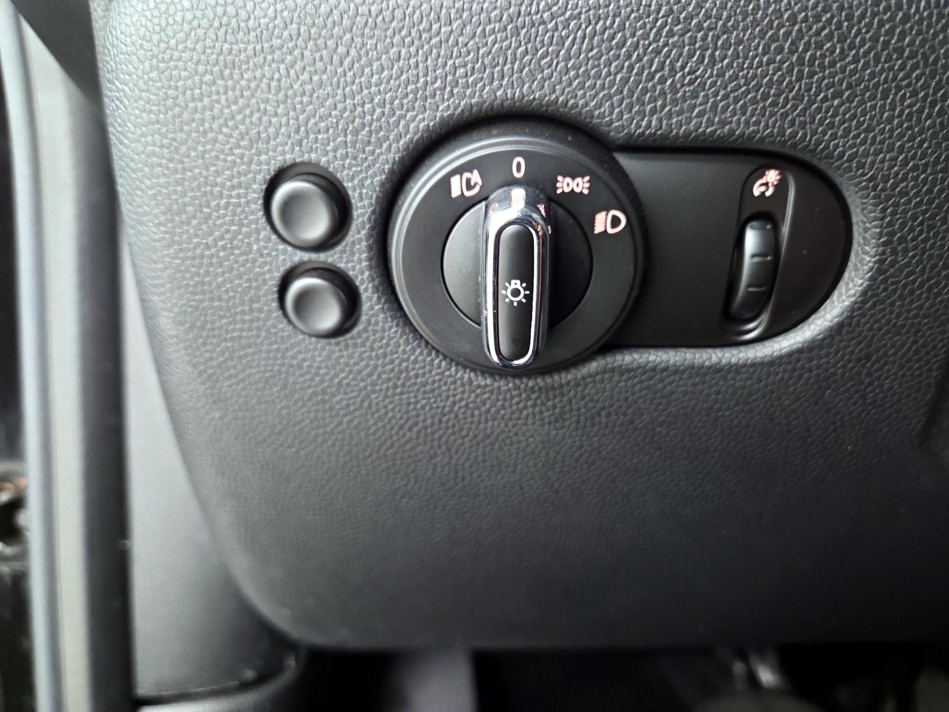 Thumbnail: 2018 MINI Cooper Hardtop - 13