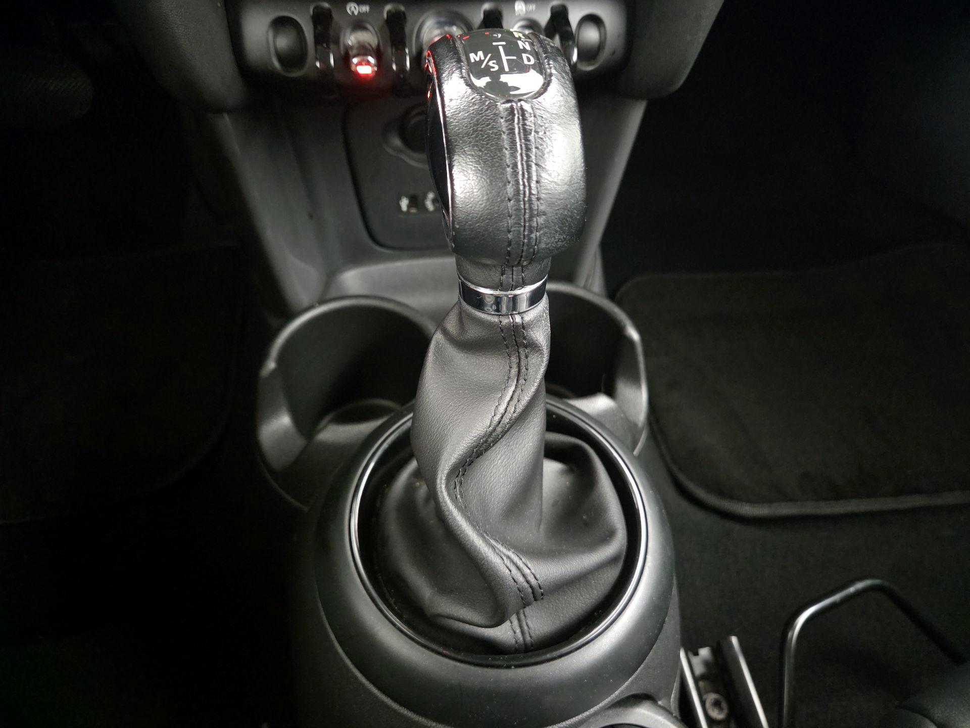 Thumbnail: 2018 MINI Cooper Hardtop - 17