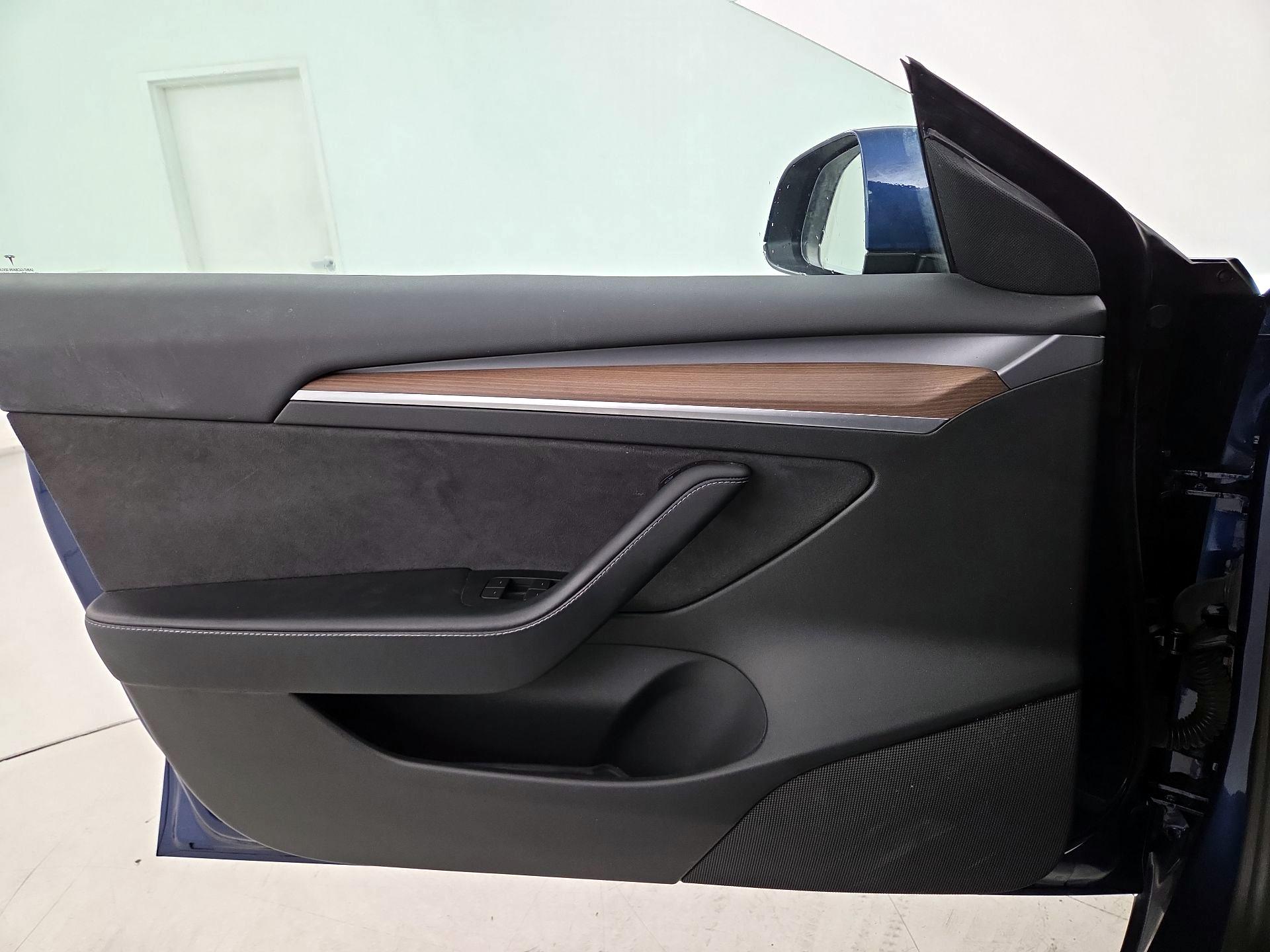 Thumbnail: 2022 Tesla Model 3 - 12