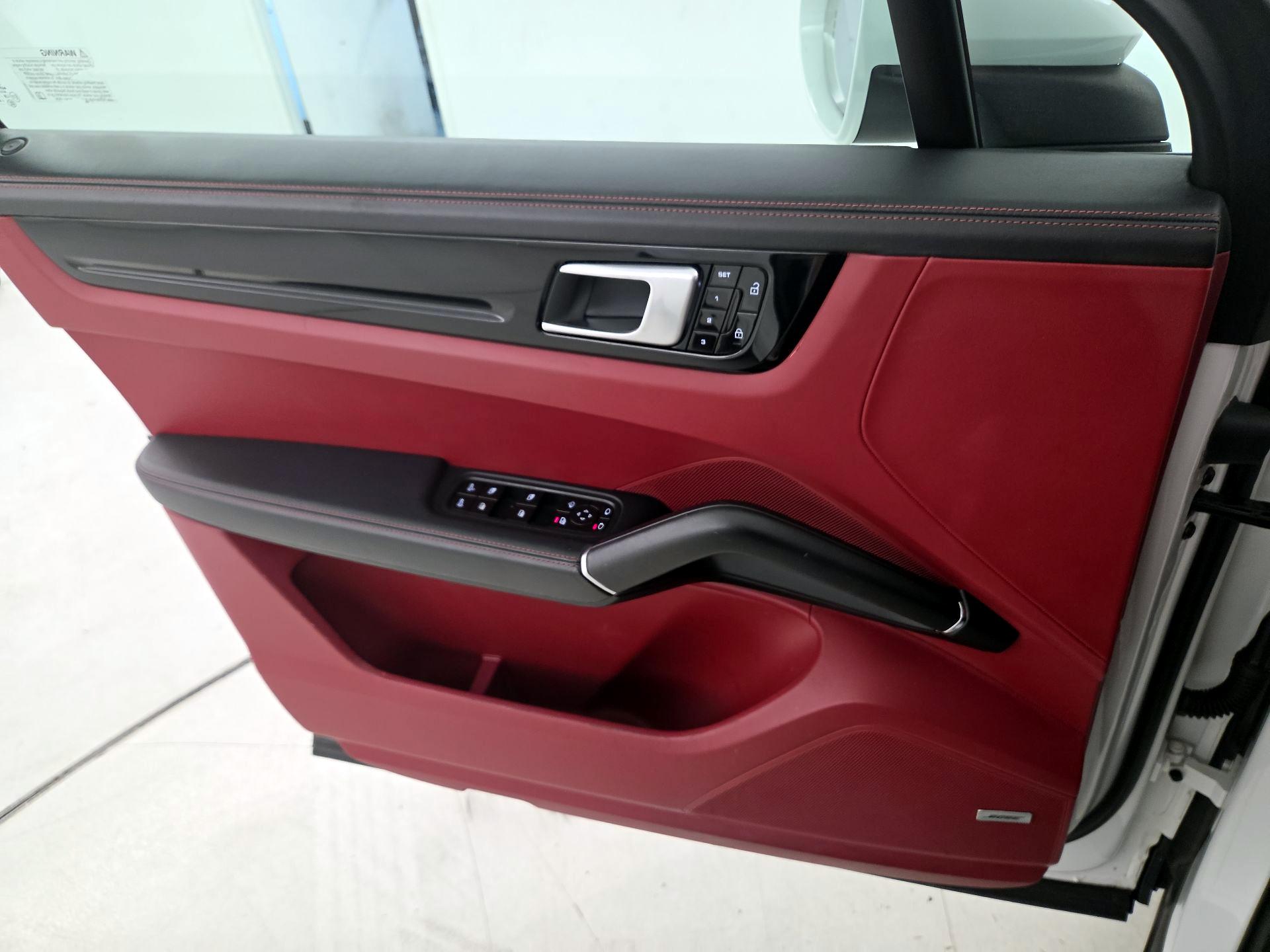 Thumbnail: 2020 Porsche Cayenne - 12