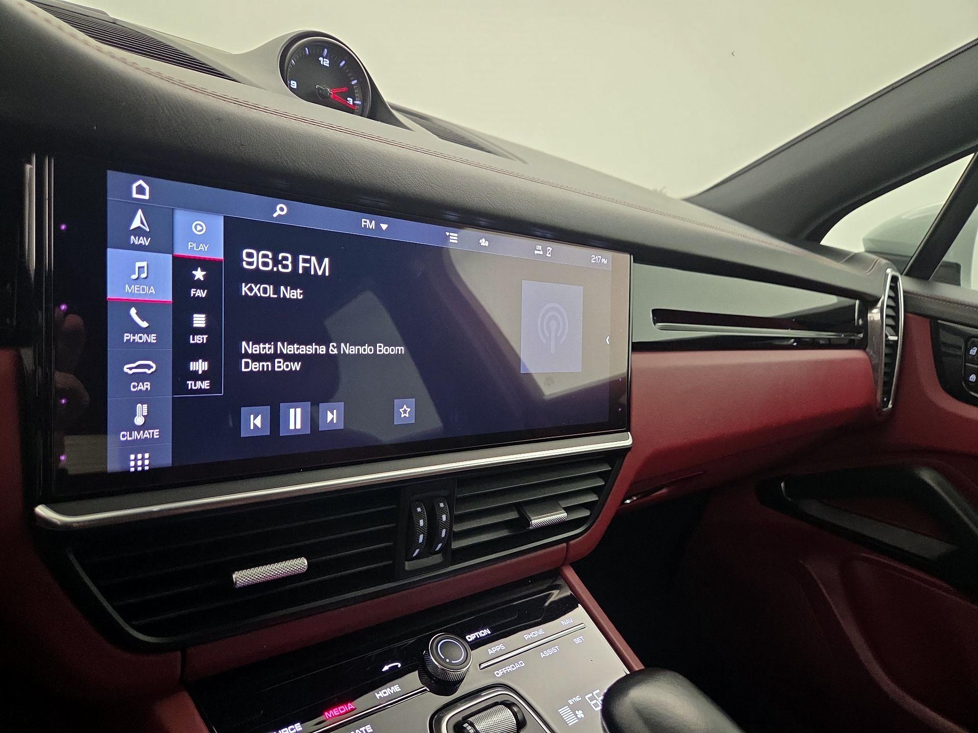 Thumbnail: 2020 Porsche Cayenne - 16