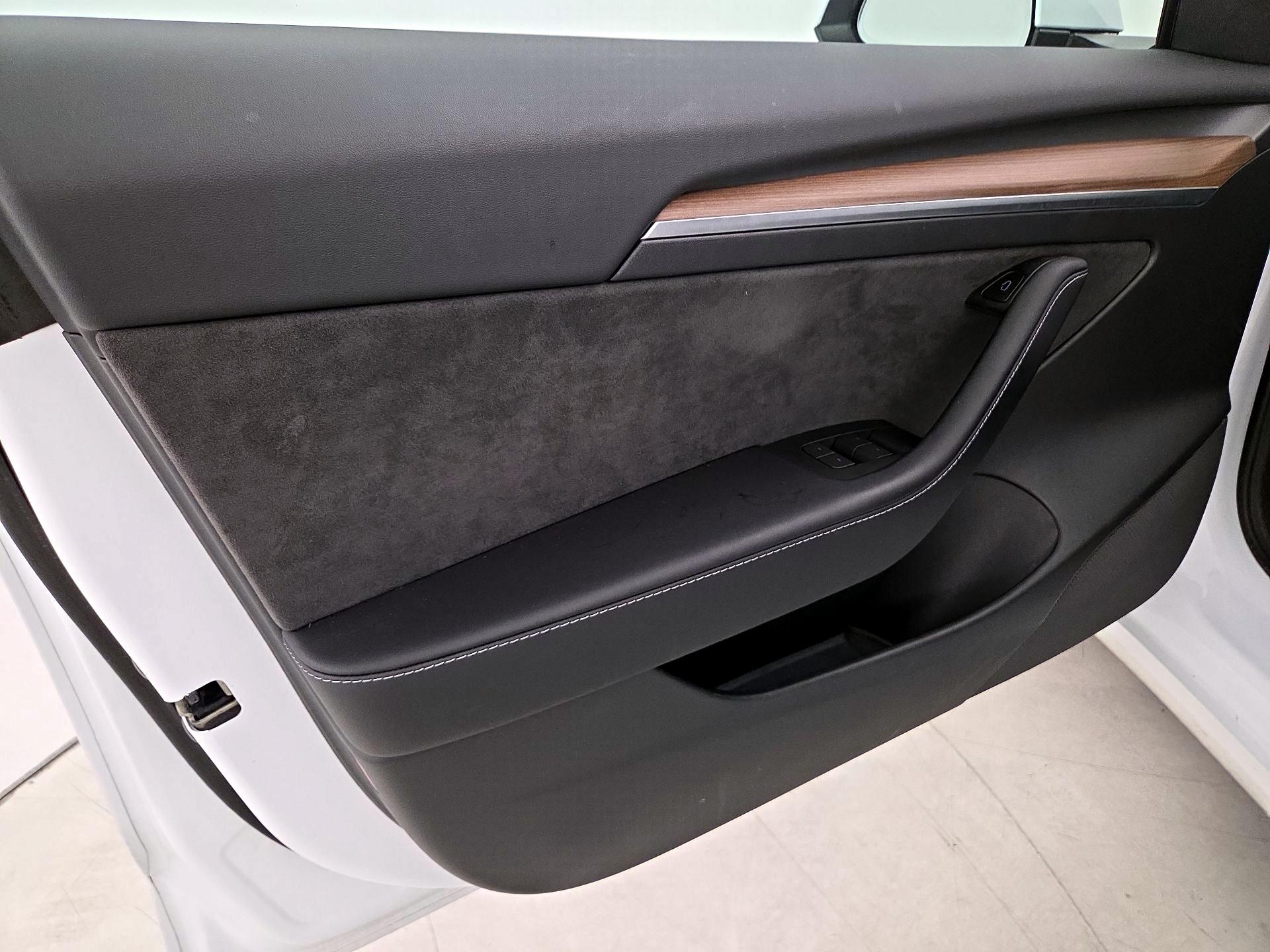 Thumbnail: 2022 Tesla Model 3 - 12