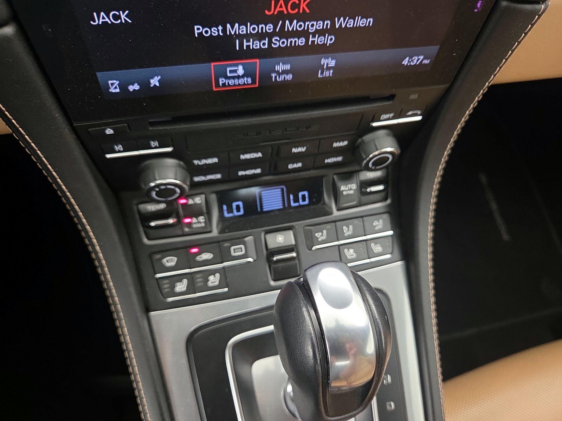 Thumbnail: 2017 Porsche 718 Boxster - 17