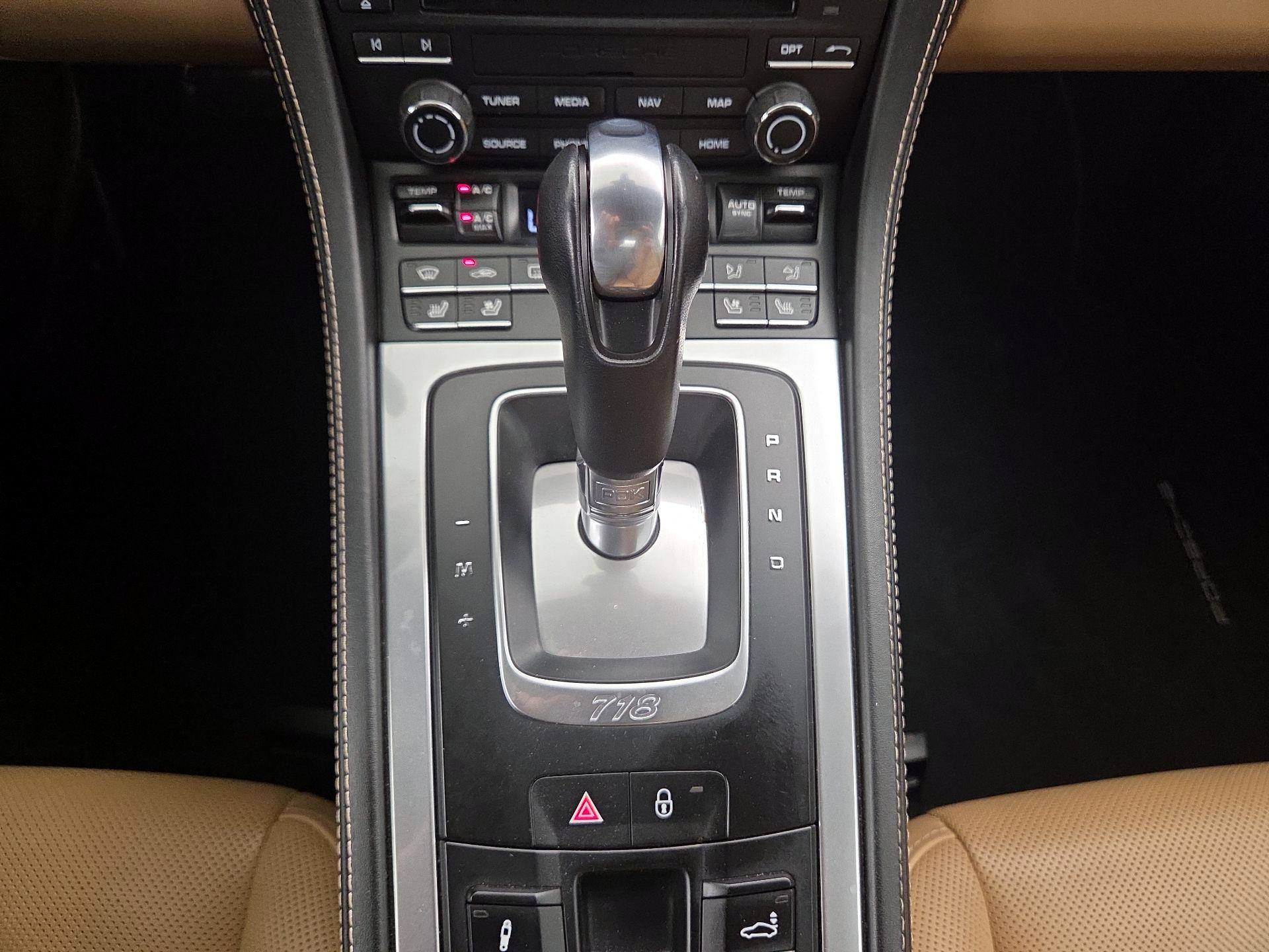 Thumbnail: 2017 Porsche 718 Boxster - 18