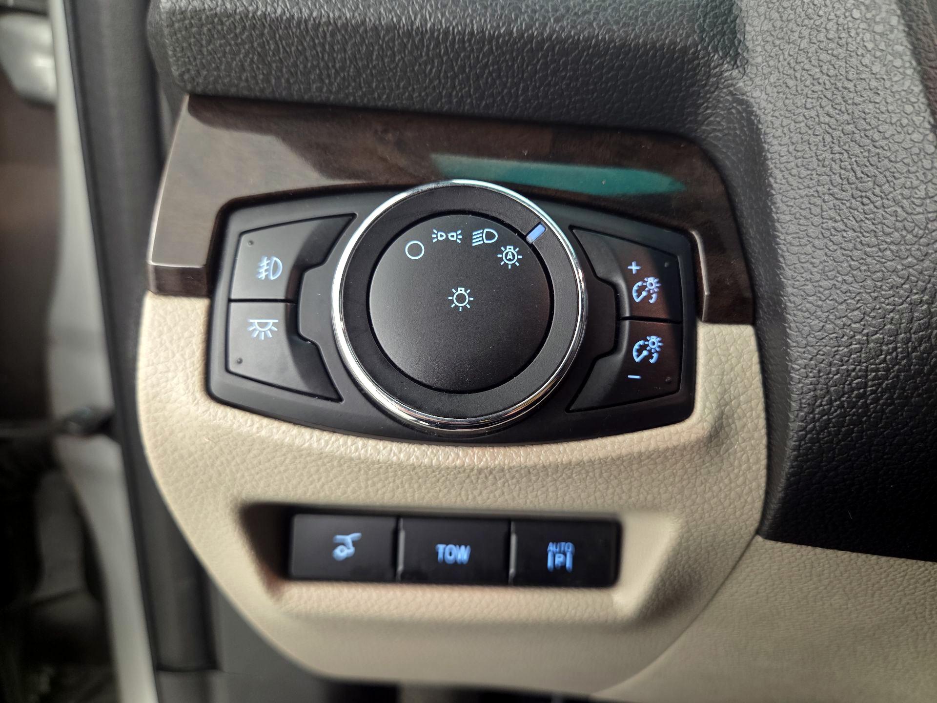 Thumbnail: 2014 Ford Explorer - 13