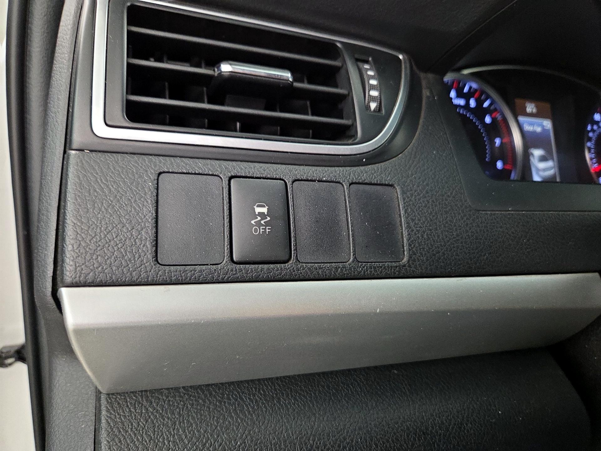 Thumbnail: 2015 Toyota Camry - 13