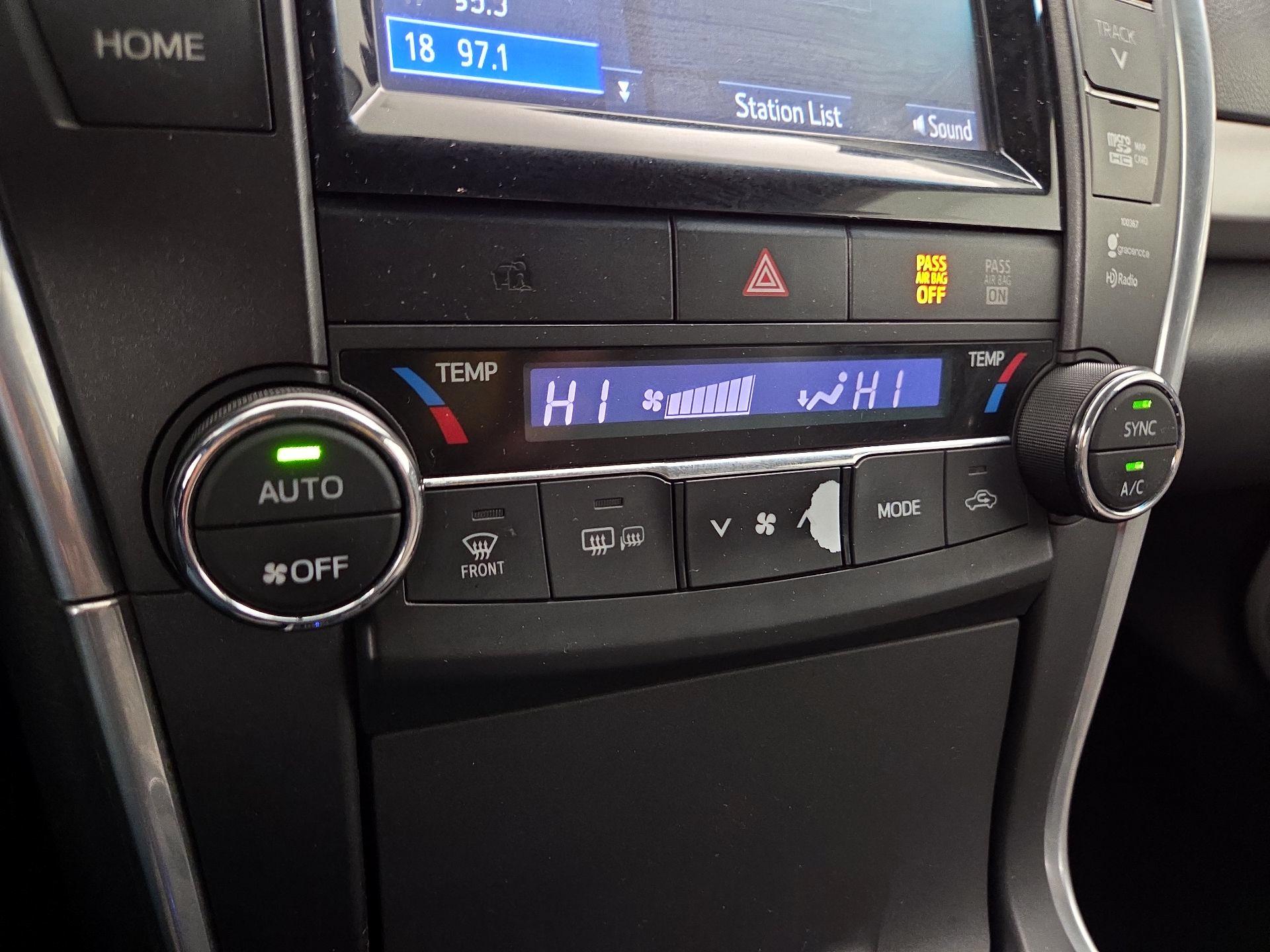 Thumbnail: 2015 Toyota Camry - 17