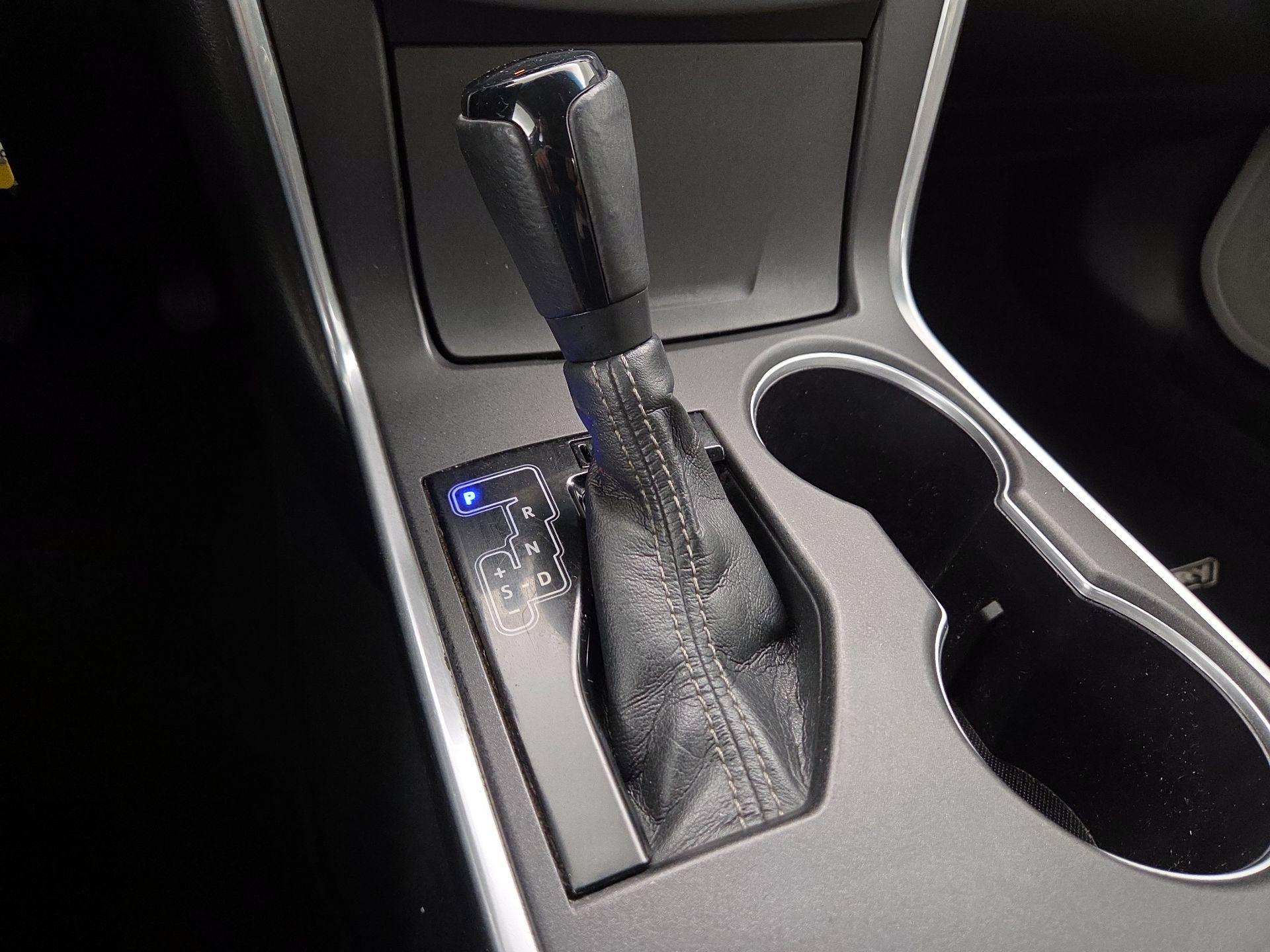 Thumbnail: 2015 Toyota Camry - 18