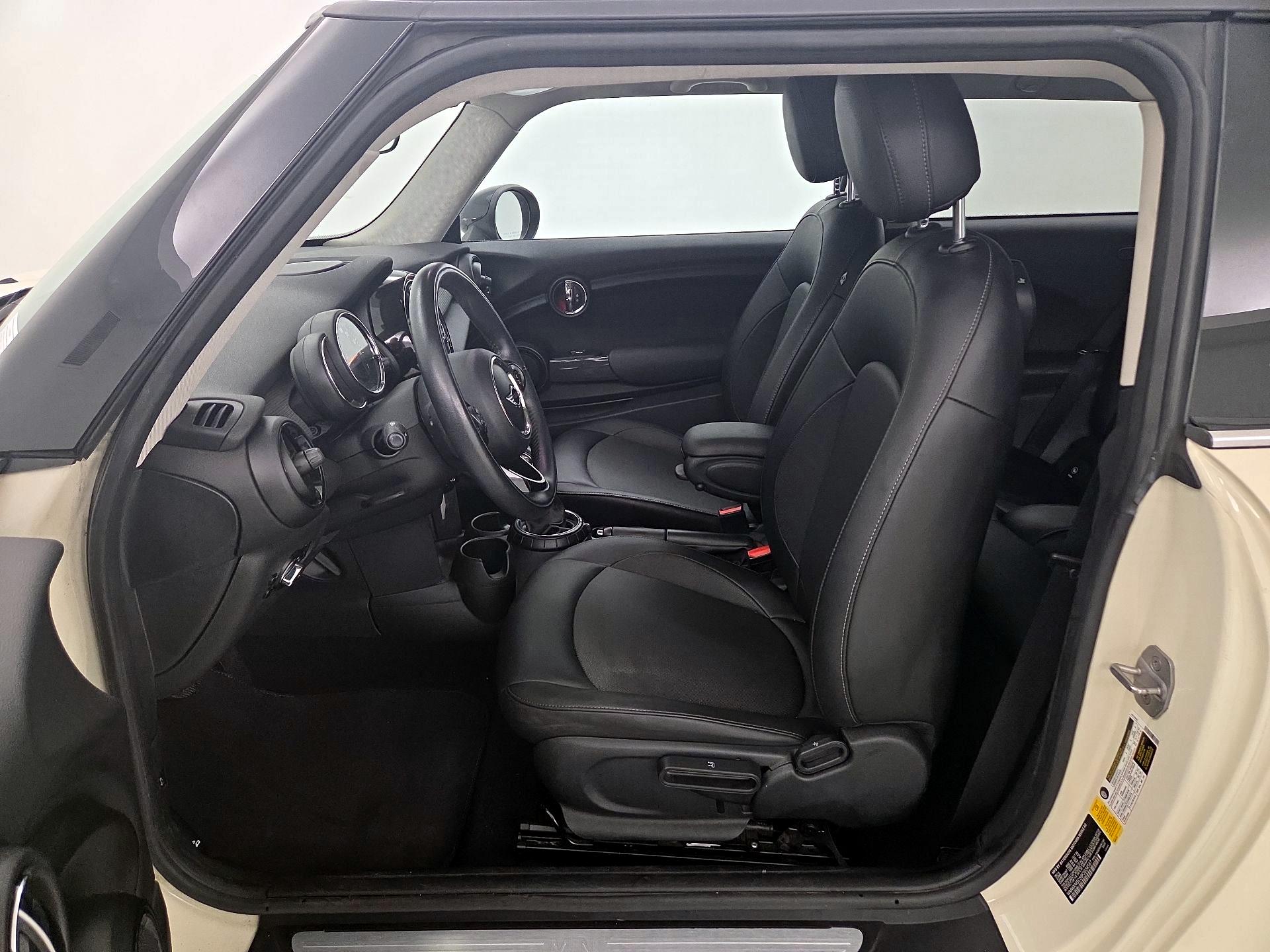 Thumbnail: 2015 MINI Cooper Hardtop - 11