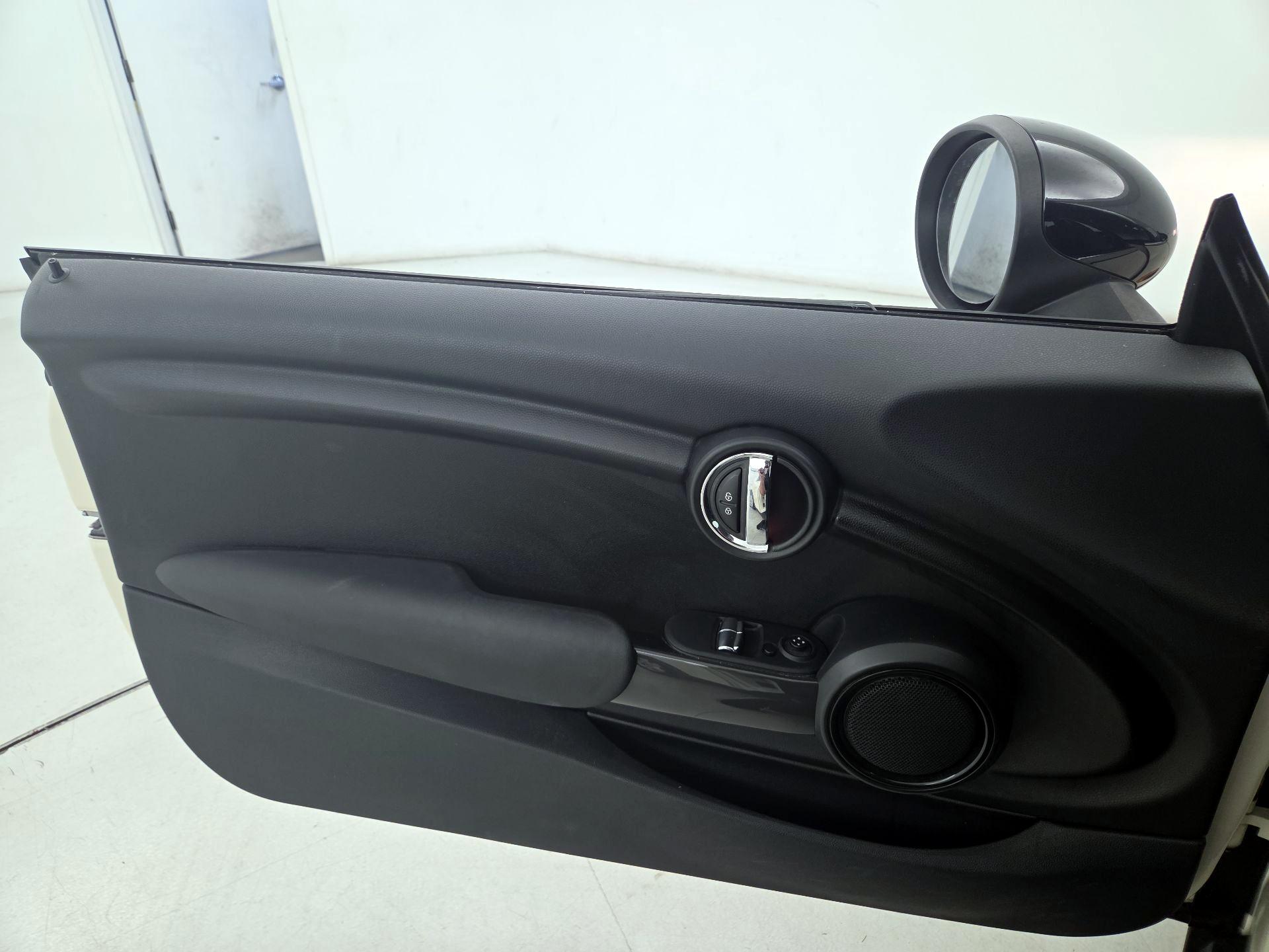 Thumbnail: 2015 MINI Cooper Hardtop - 12