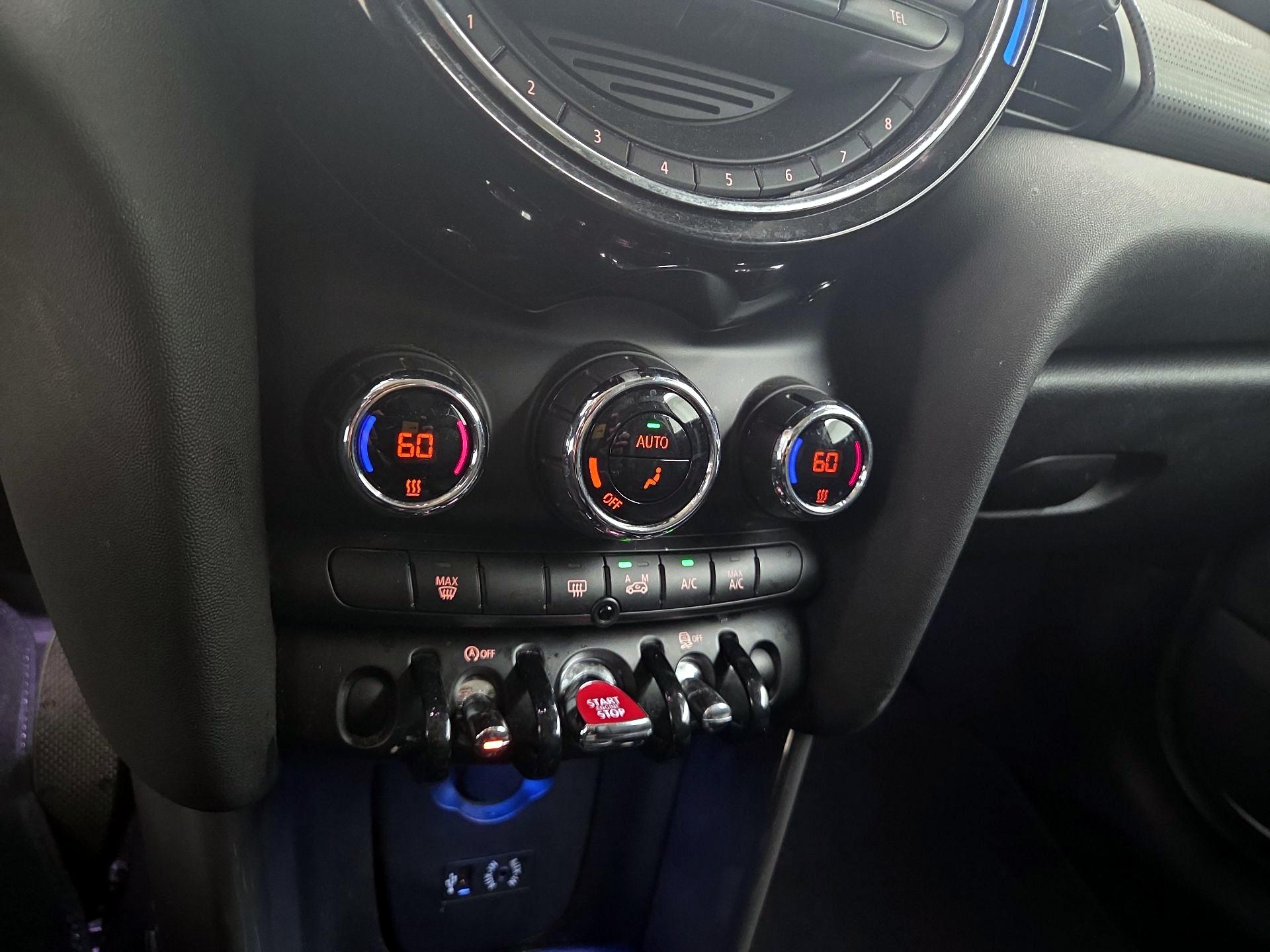 Thumbnail: 2015 MINI Cooper Hardtop - 15