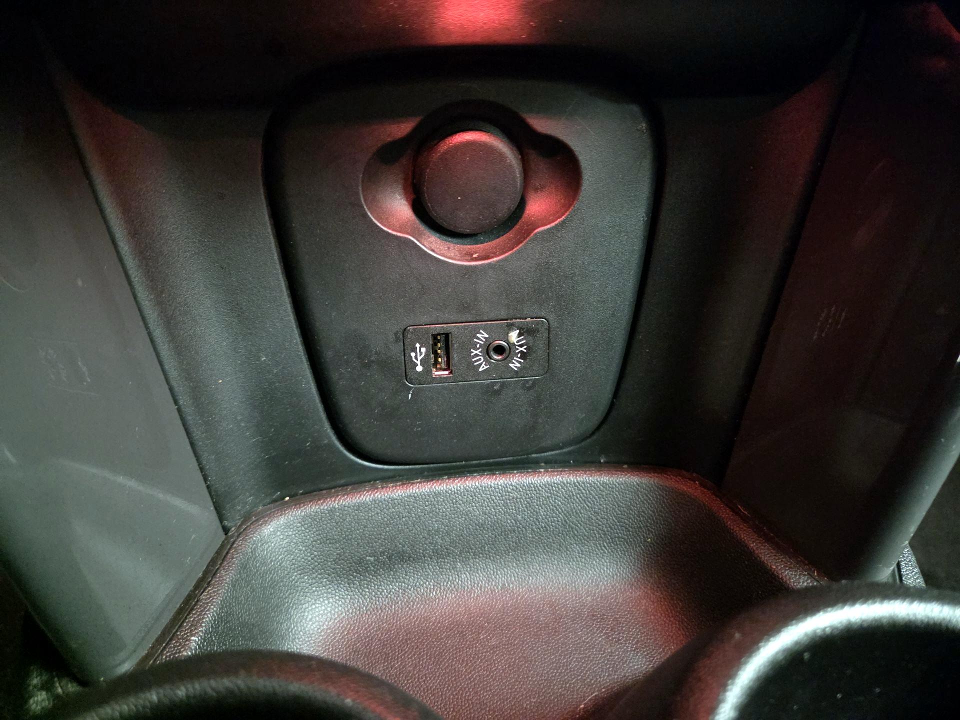 Thumbnail: 2015 MINI Cooper Hardtop - 17