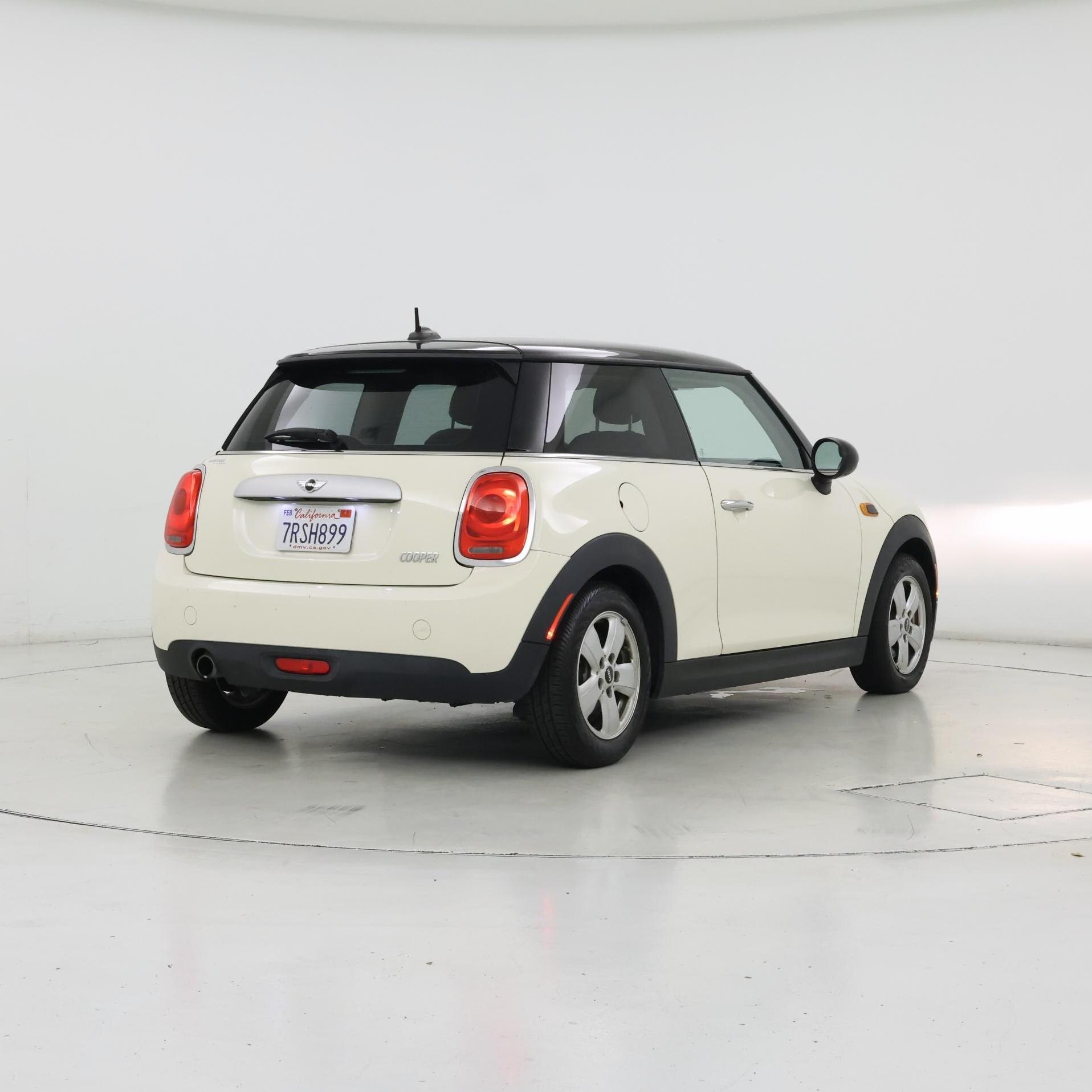 Thumbnail: 2015 MINI Cooper Hardtop - 8