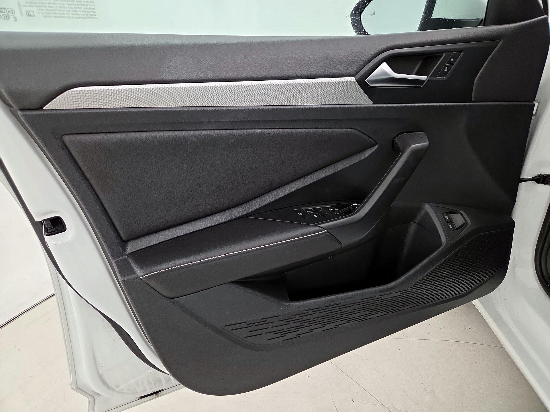 Thumbnail: 2022 Volkswagen Jetta - 12