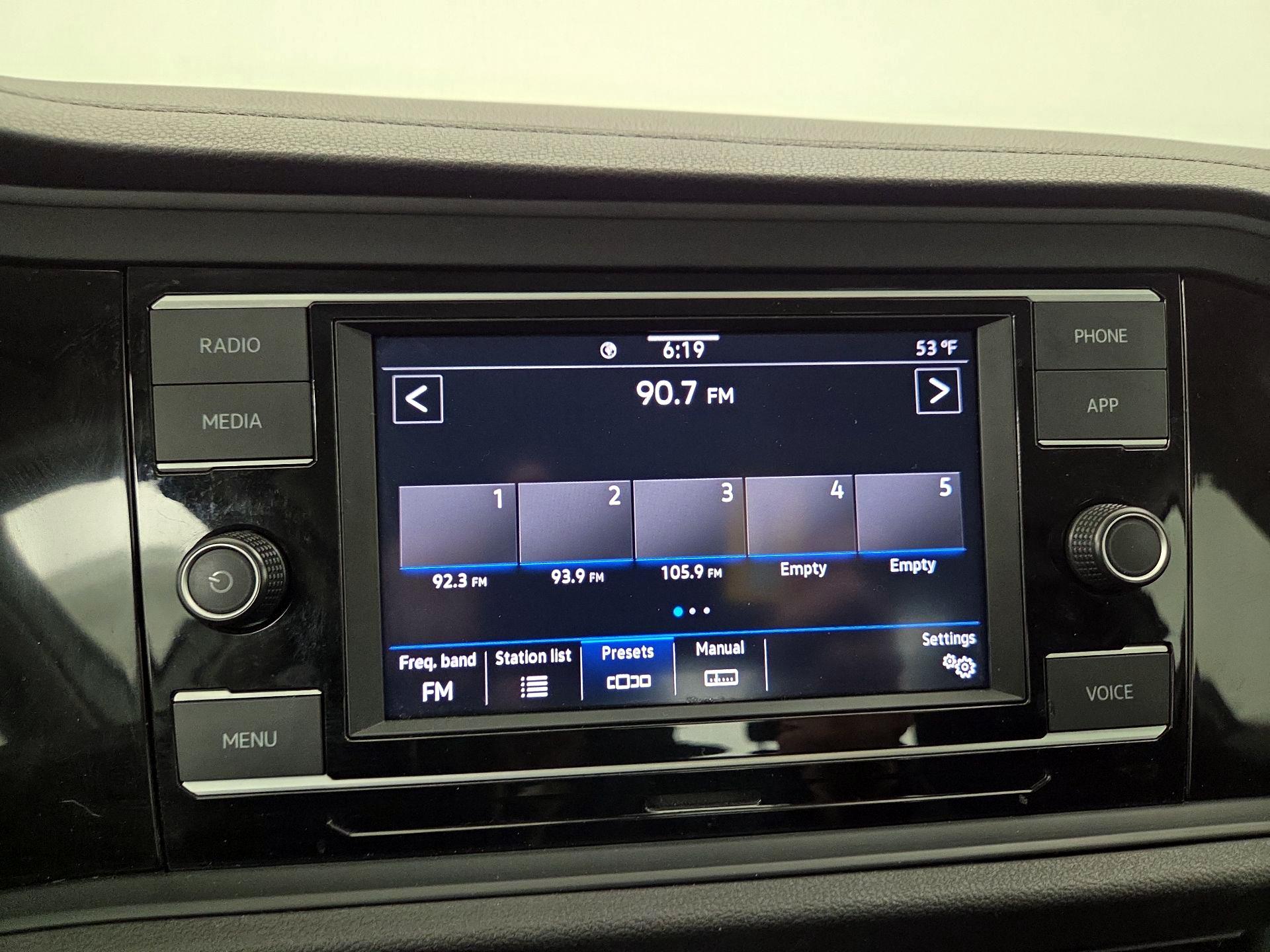 Thumbnail: 2022 Volkswagen Jetta - 15