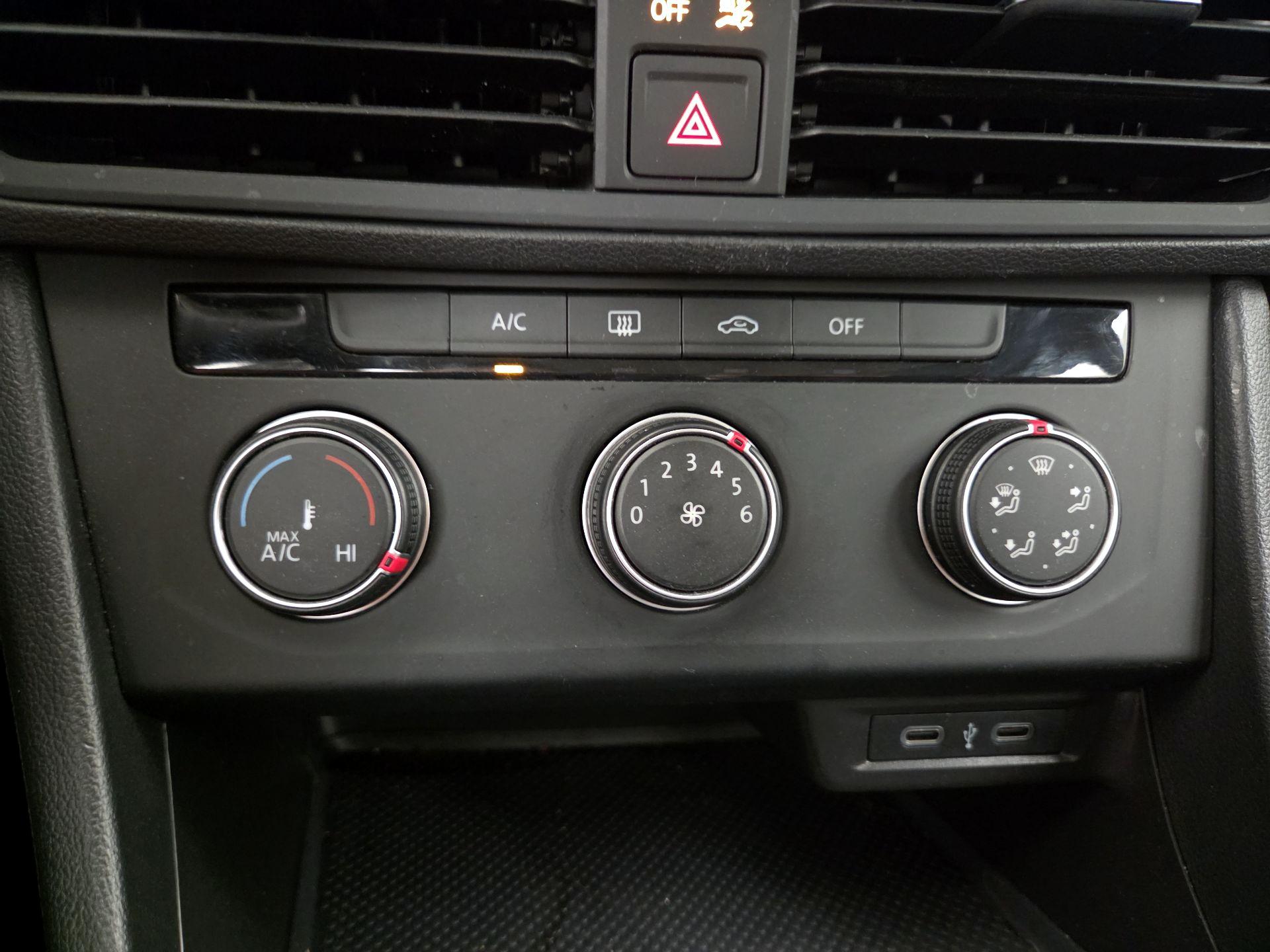 Thumbnail: 2022 Volkswagen Jetta - 16