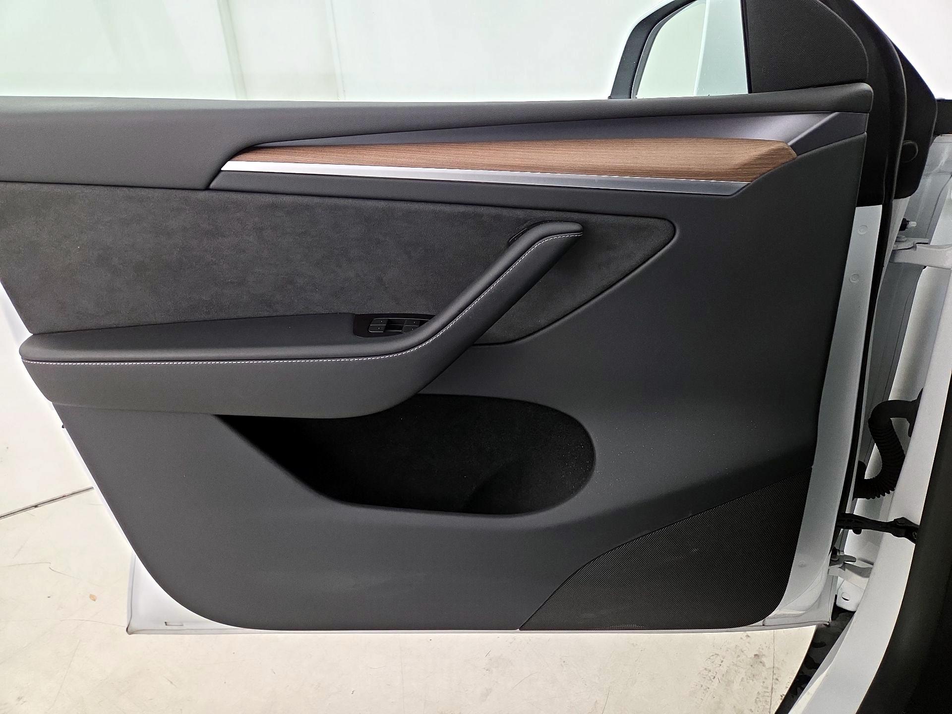 Thumbnail: 2023 Tesla Model Y - 12