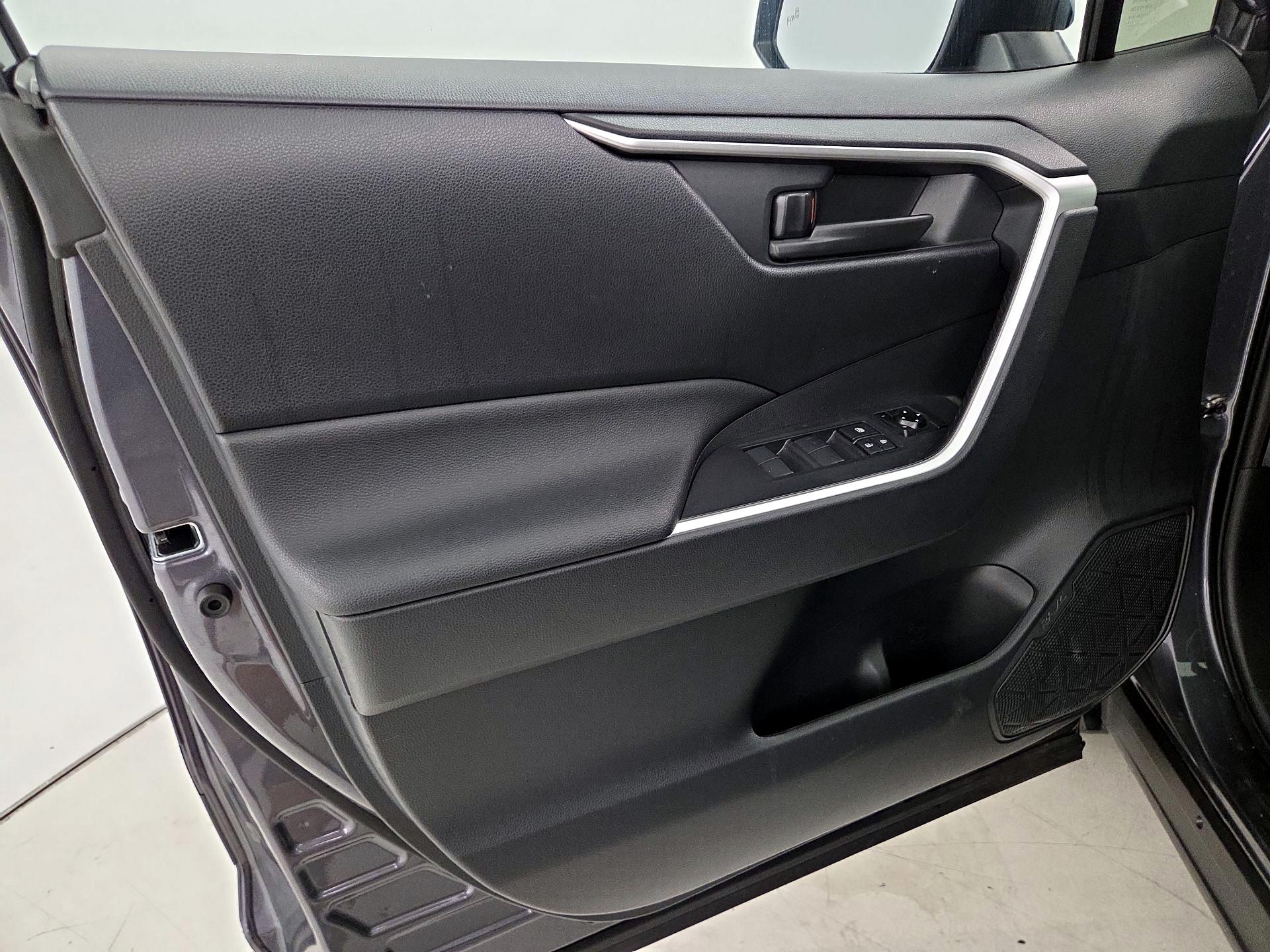 Thumbnail: 2021 Toyota RAV4 - 12